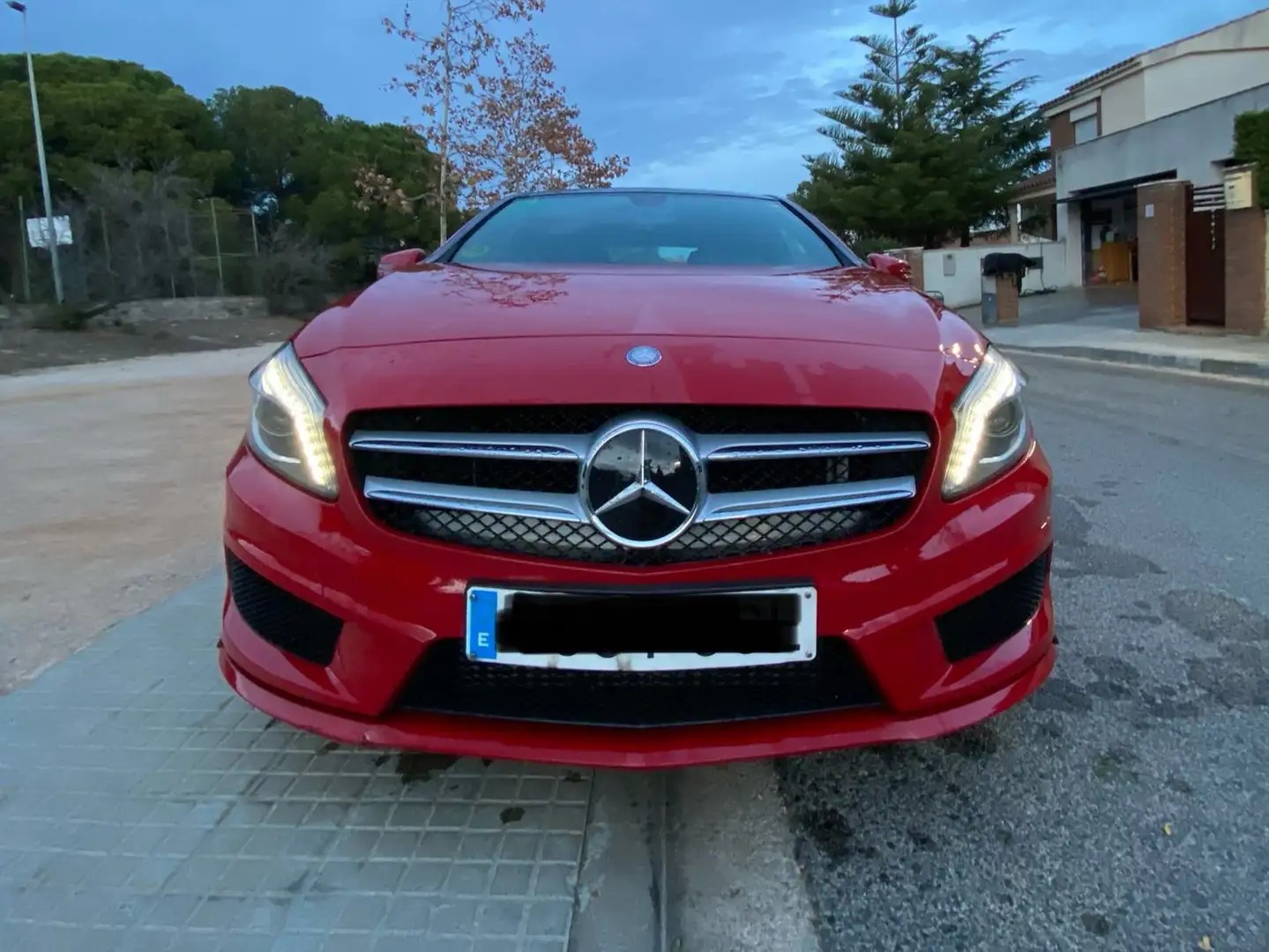 Mercedes-Benz A 180 180CDI BE AMG Line Rojo - 1