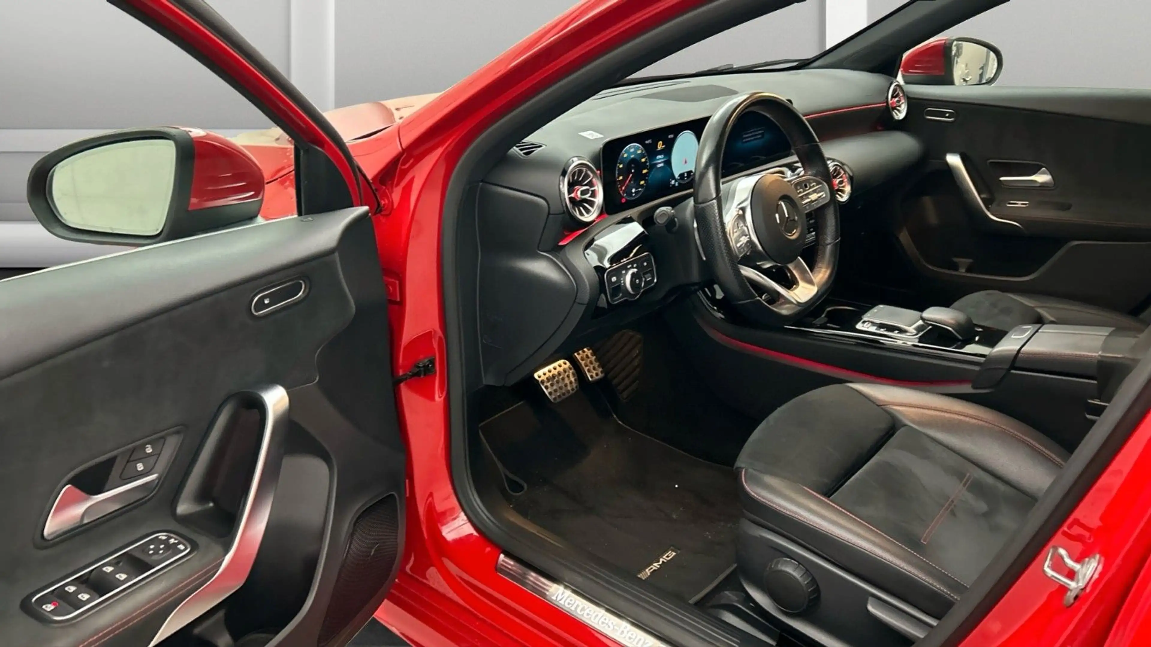 Mercedes-Benz A 200 AMG Leder Navi Multibeam LED SHZ RFK SHZ — photo 13