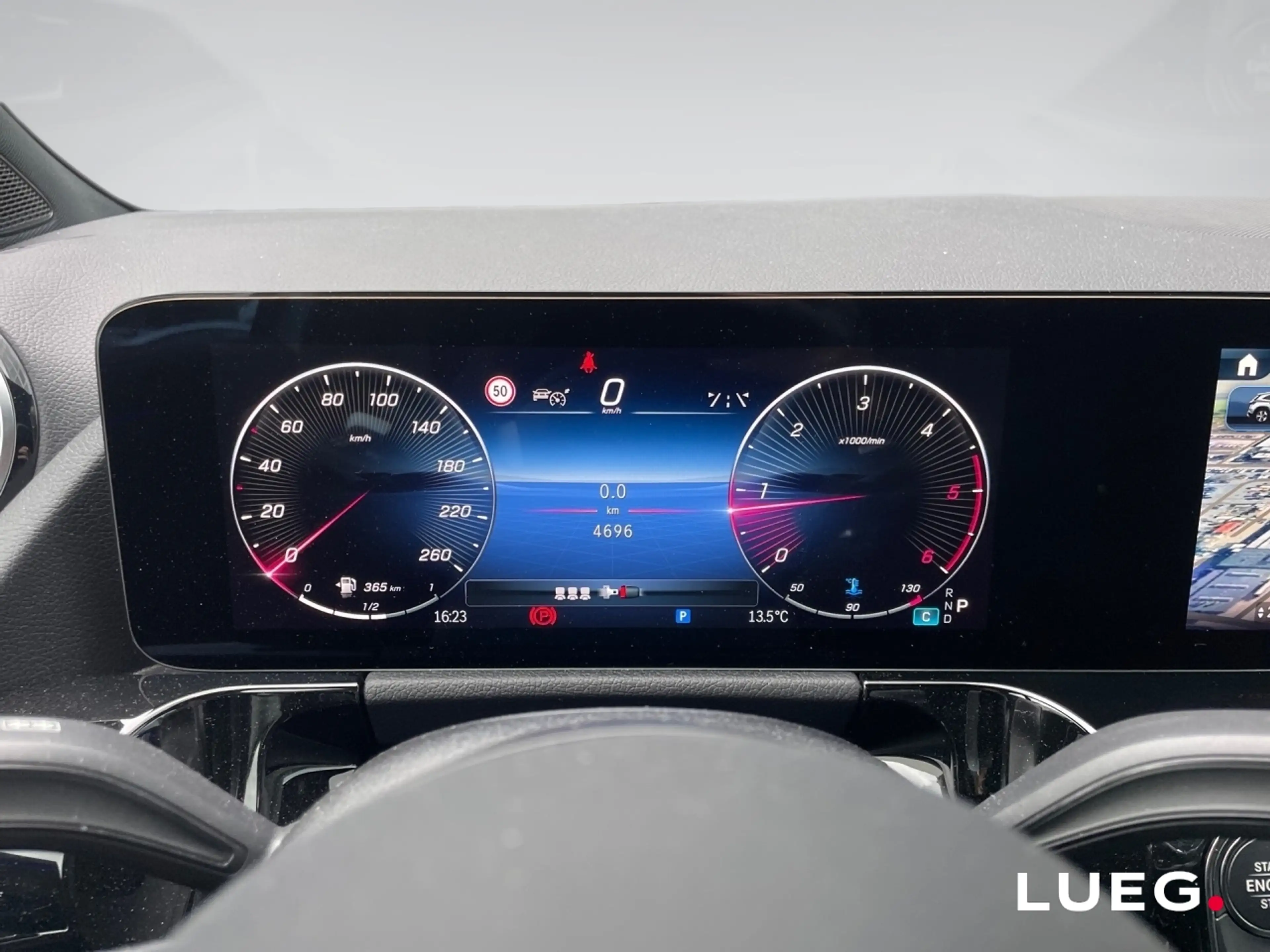 Mercedes-Benz GLA 200 d AMG+NIGHT+AHK+DISTR+MULTIB+SOUND — photo 15