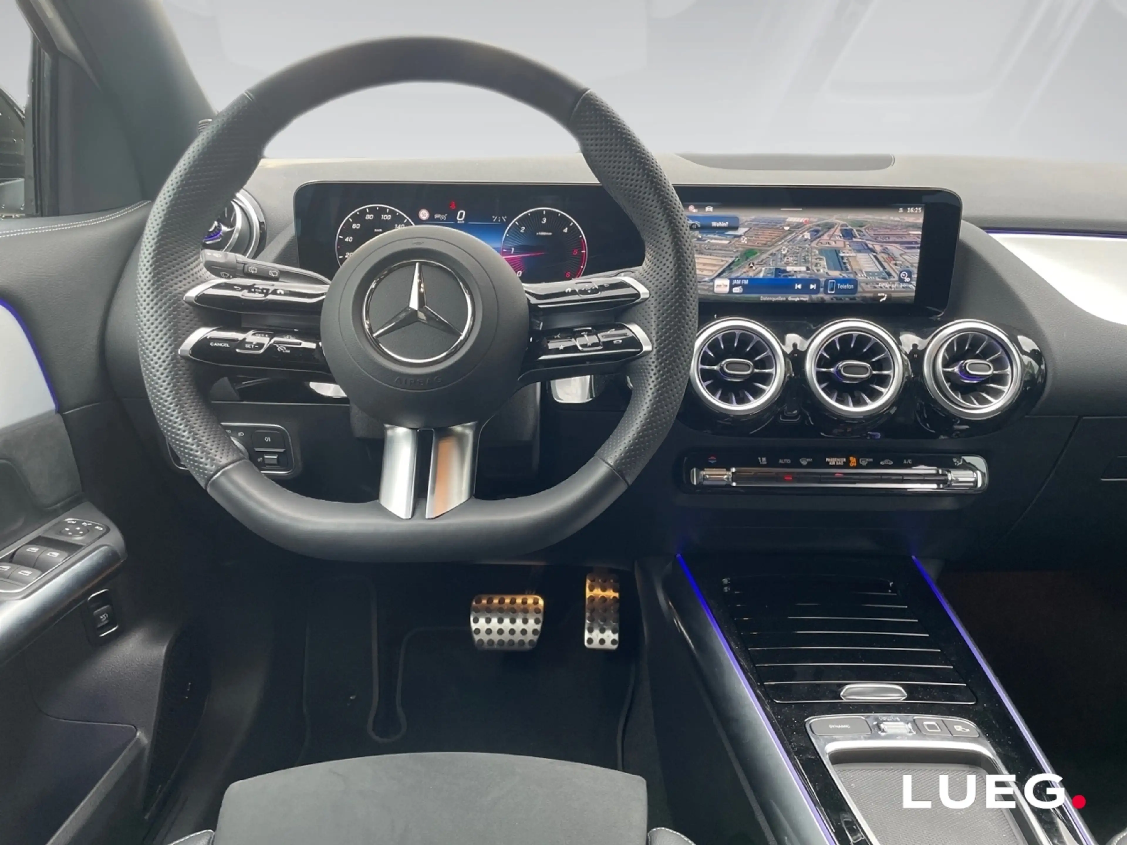 Mercedes-Benz GLA 200 d AMG+NIGHT+AHK+DISTR+MULTIB+SOUND — photo 11