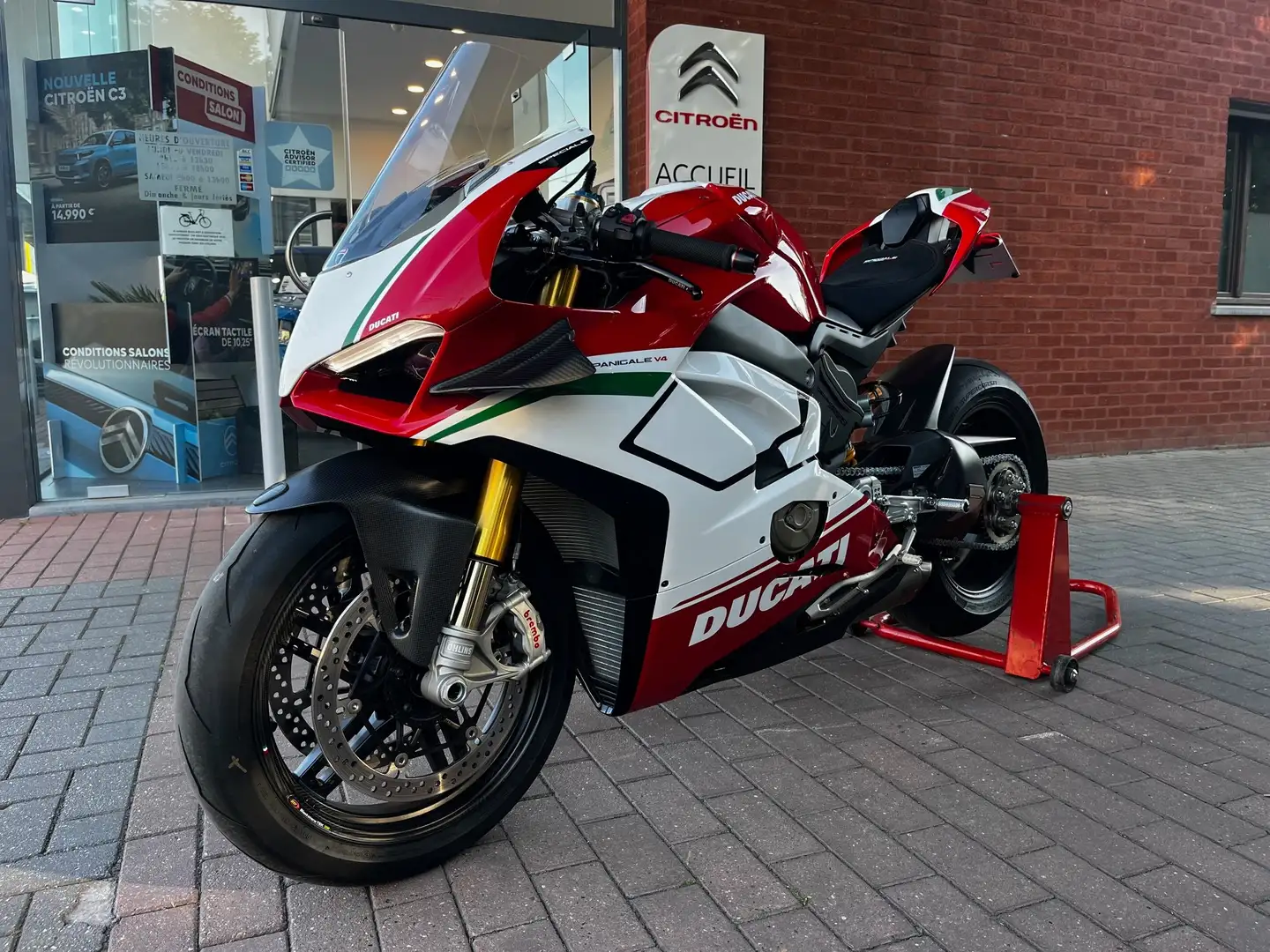 Ducati Panigale V4 S speciale 0701/1500 Roşu - 1