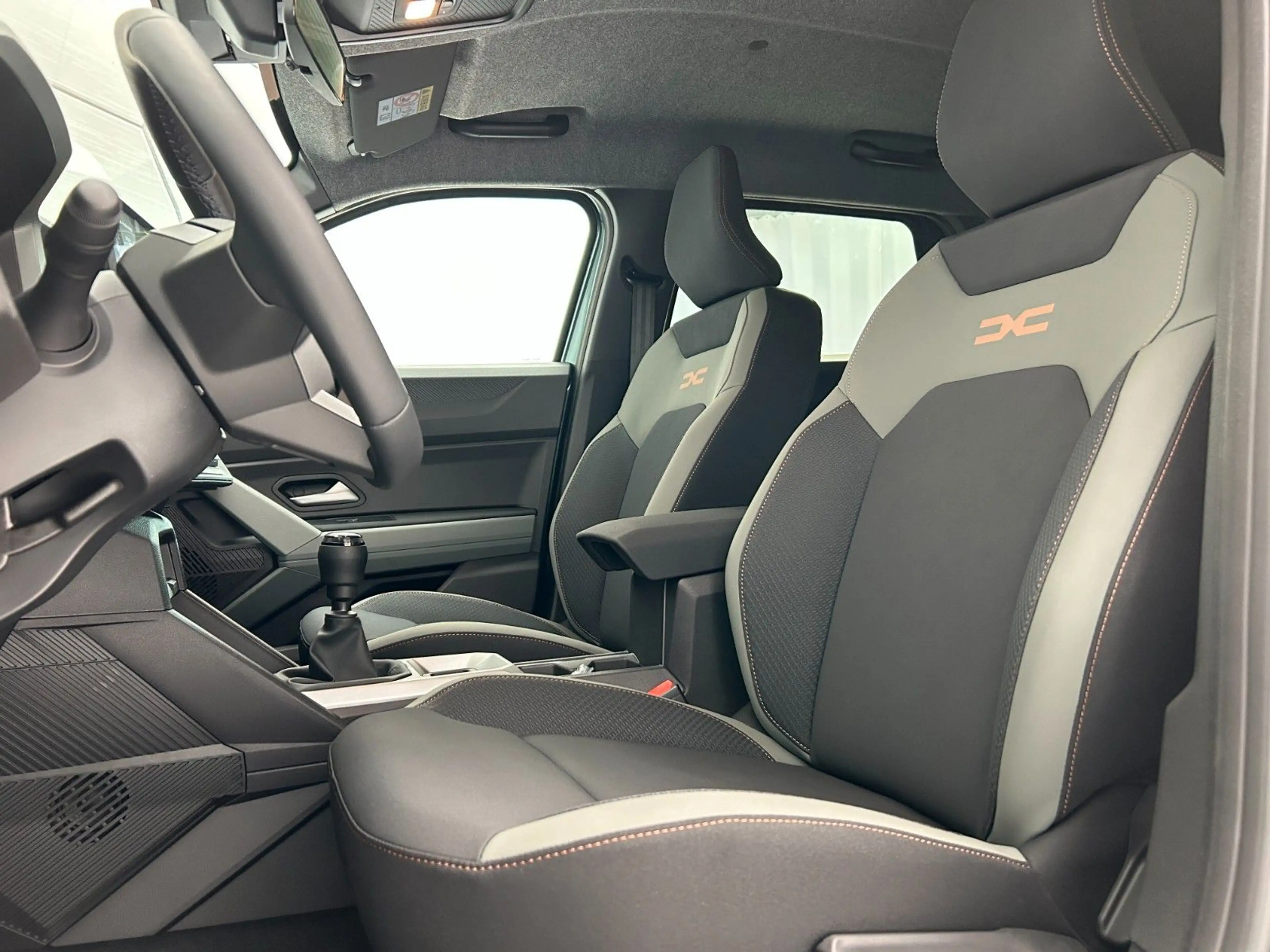 Dacia Duster Extreme Eco-G 120 Winter-Plus/City-Paket — photo 13