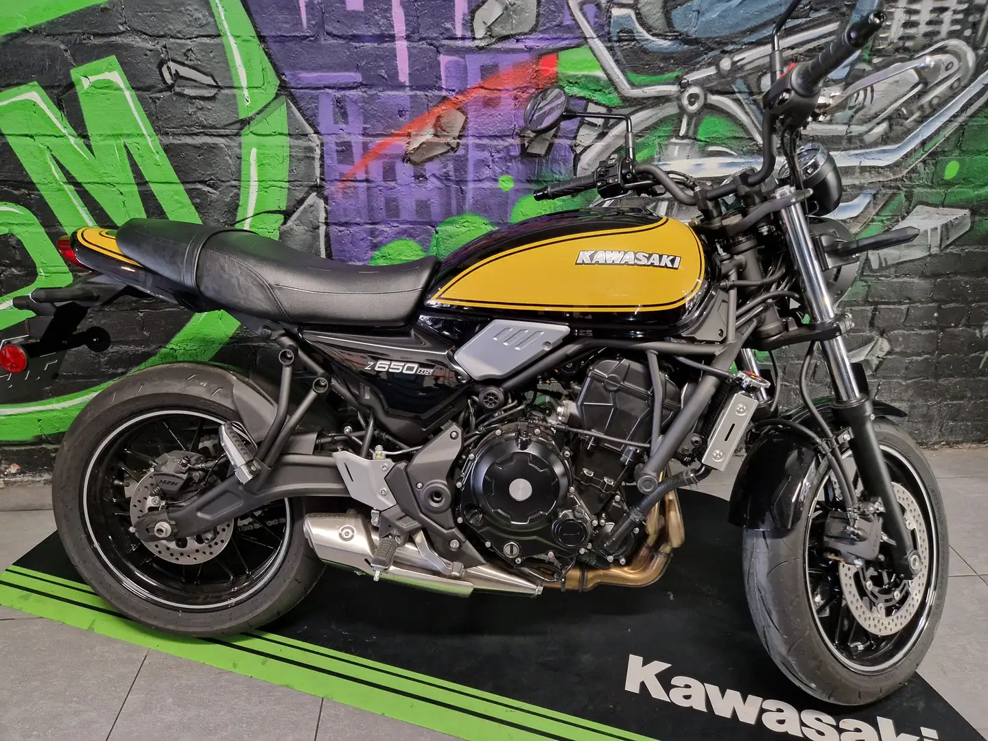 Kawasaki Z 650 RS Geel - 2