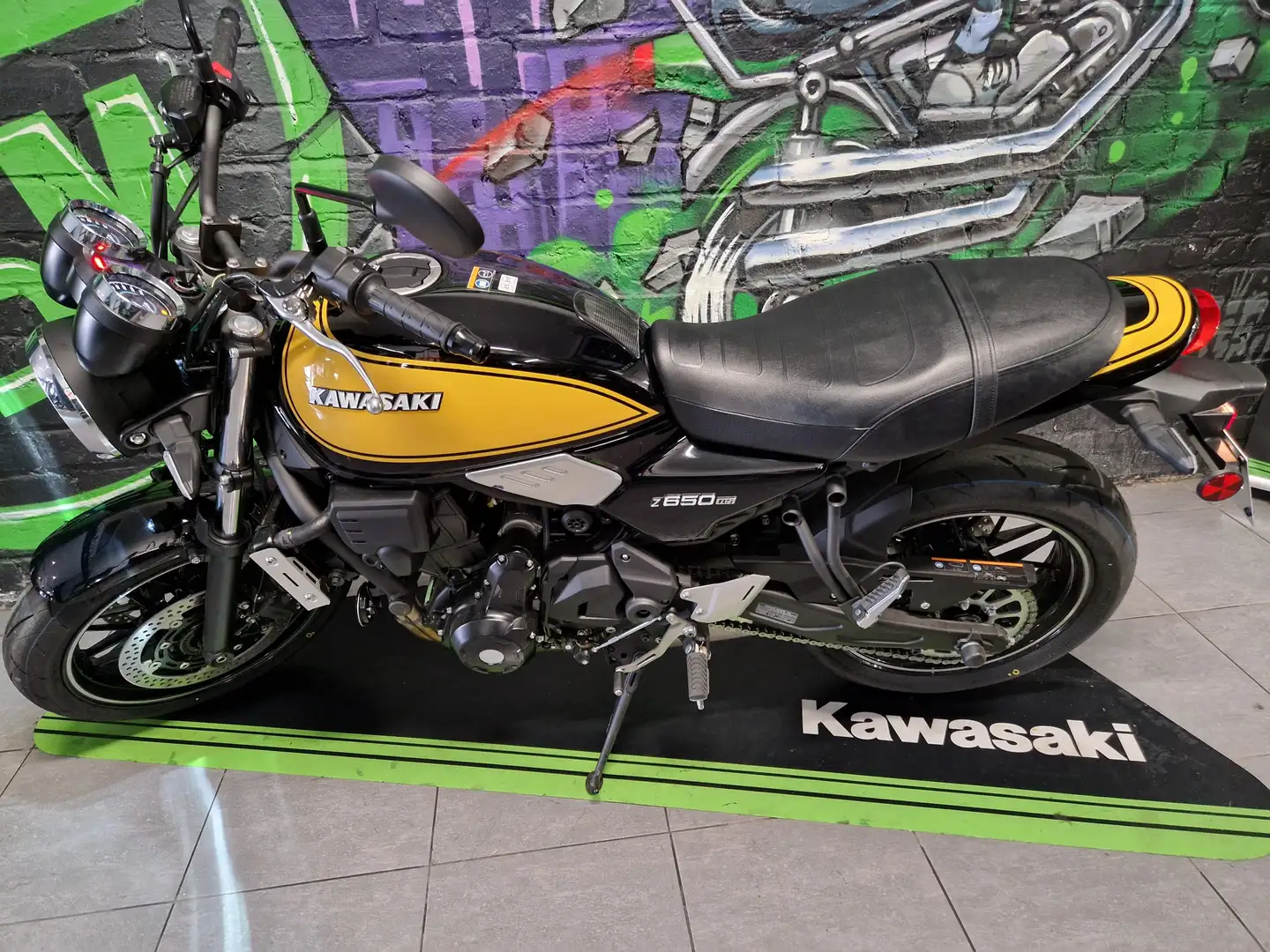 Kawasaki Z 650 RS Geel - 1