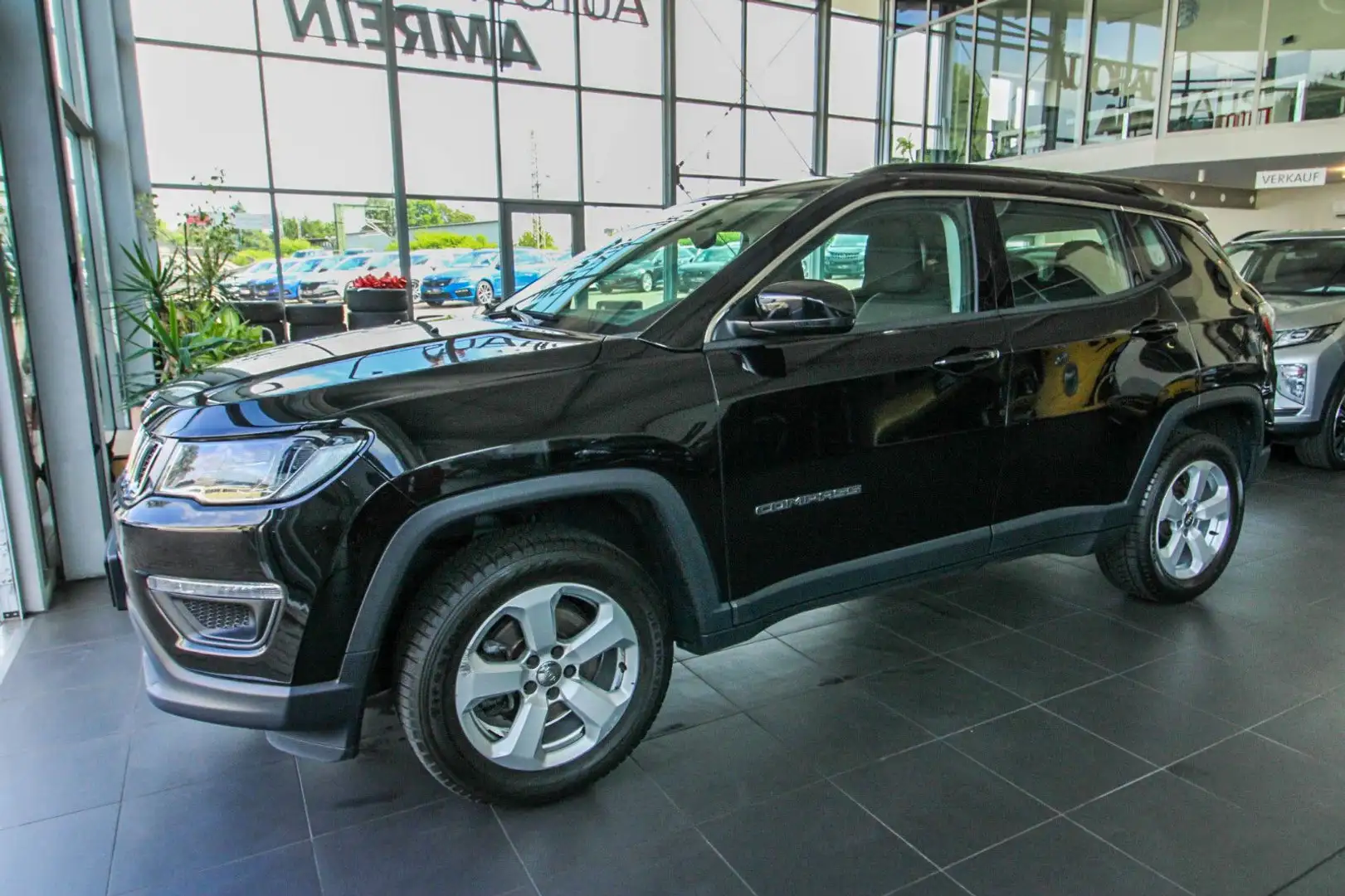 Jeep Compass 2.0 Longitude 4WD/Keyless/Lenkradh/Touch Zwart - 1