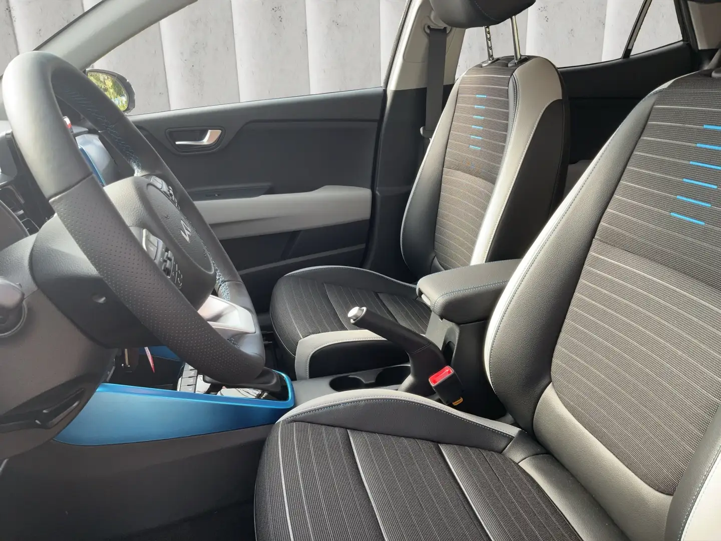 Kia Stonic Nightline Edition 1.0 T-GDI Auto Schwarz - 2