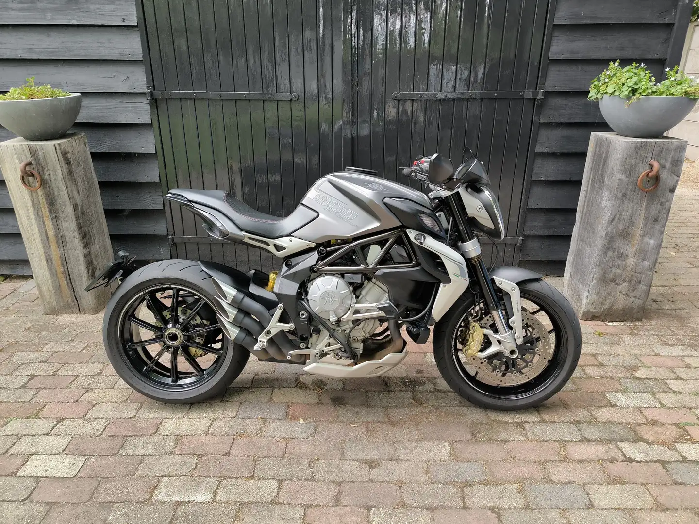 MV Agusta Dragster 800 brutale Grey - 2