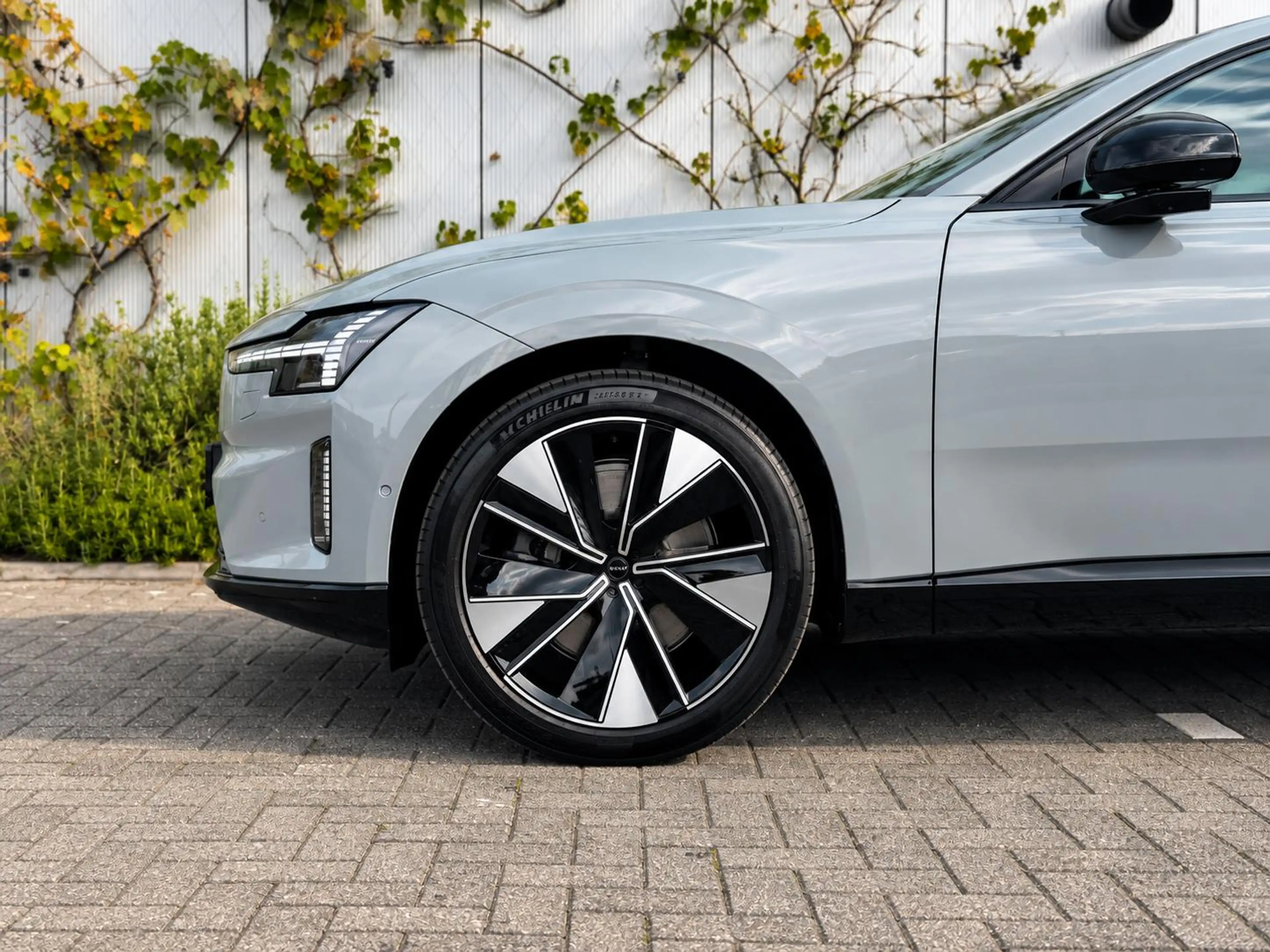 Volvo ES90 Single Motor Extended Range Plus Launch Edition 92 — photo 4