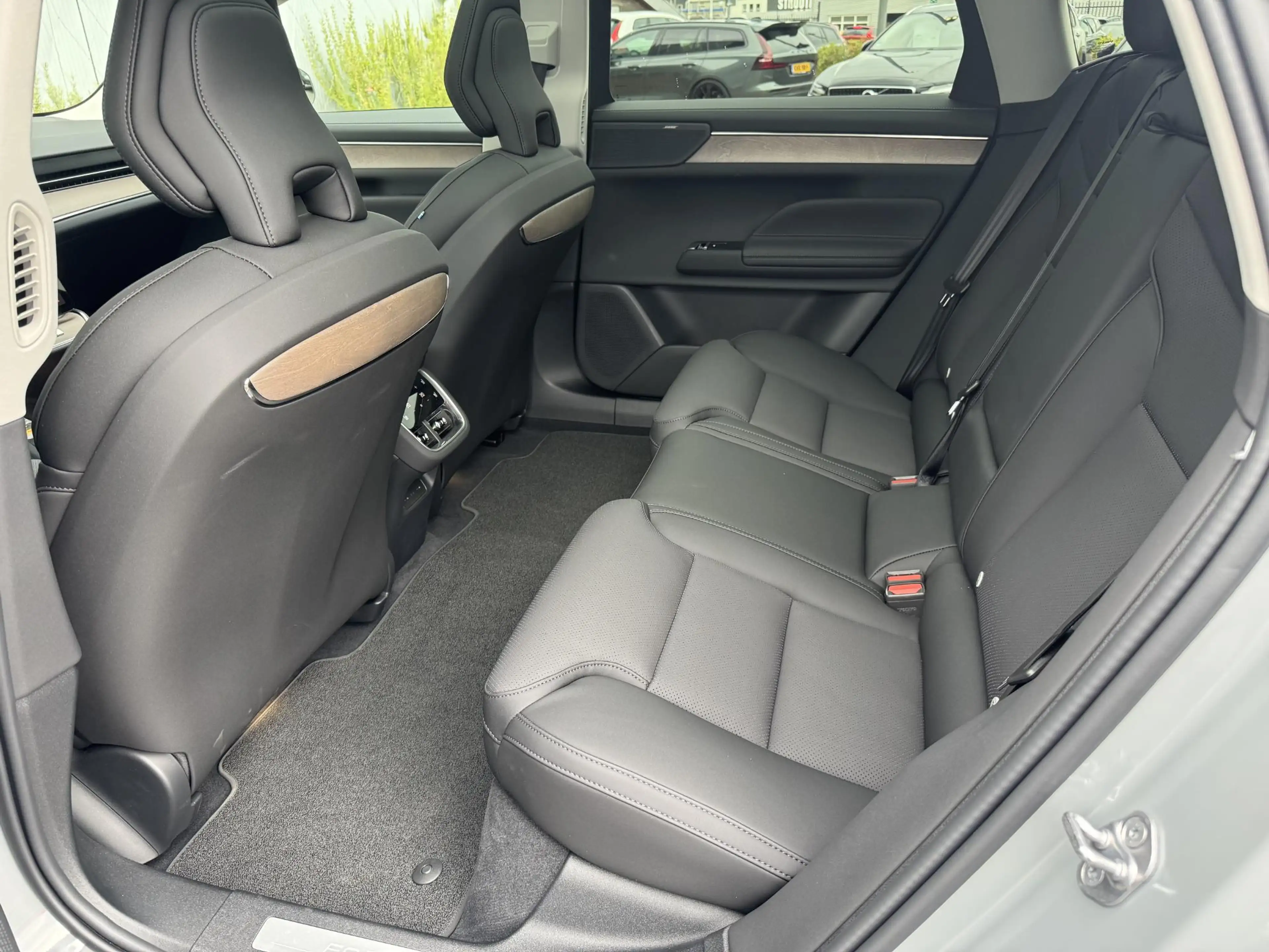 Volvo ES90 Single Motor Extended Range Plus Launch Edition 92 — photo 10