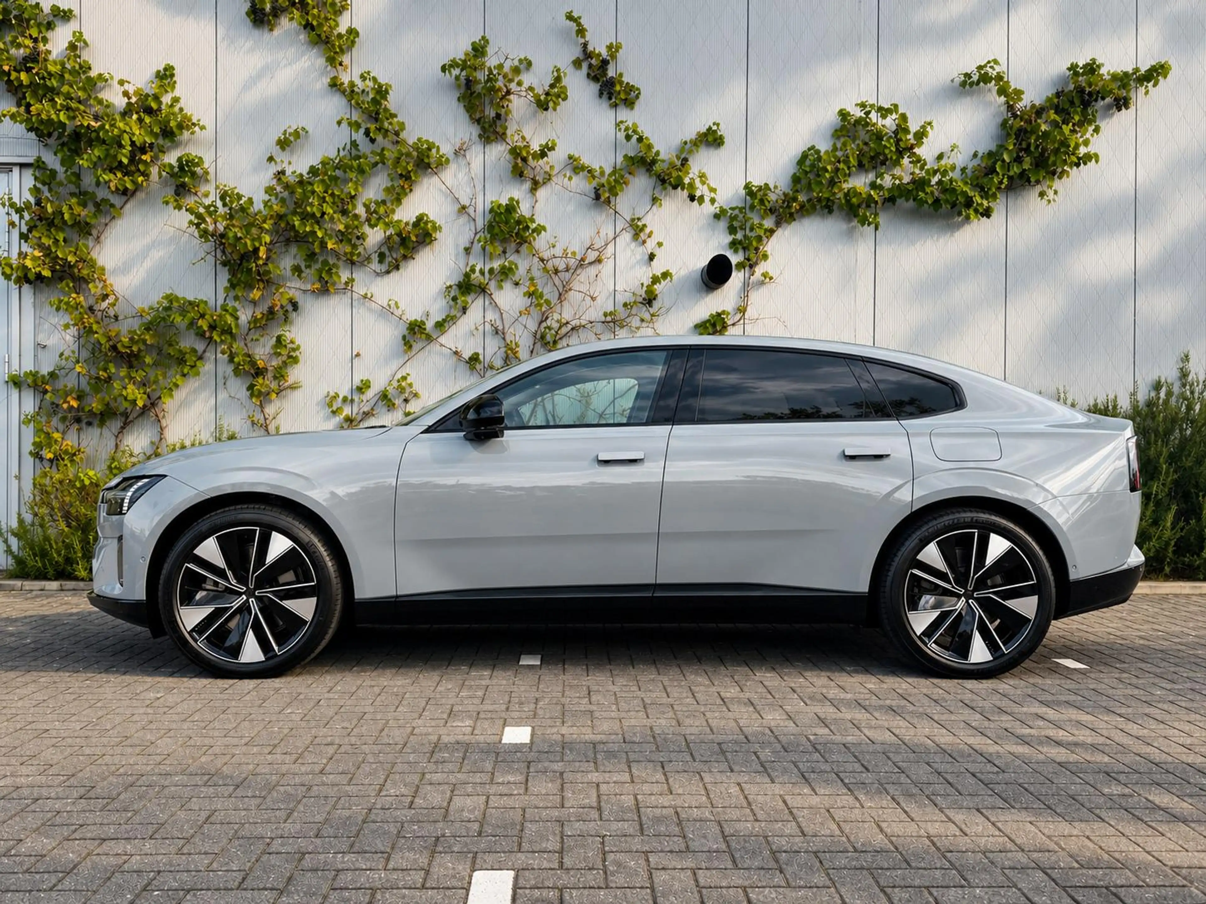 Volvo ES90 Single Motor Extended Range Plus Launch Edition 92 — photo 3