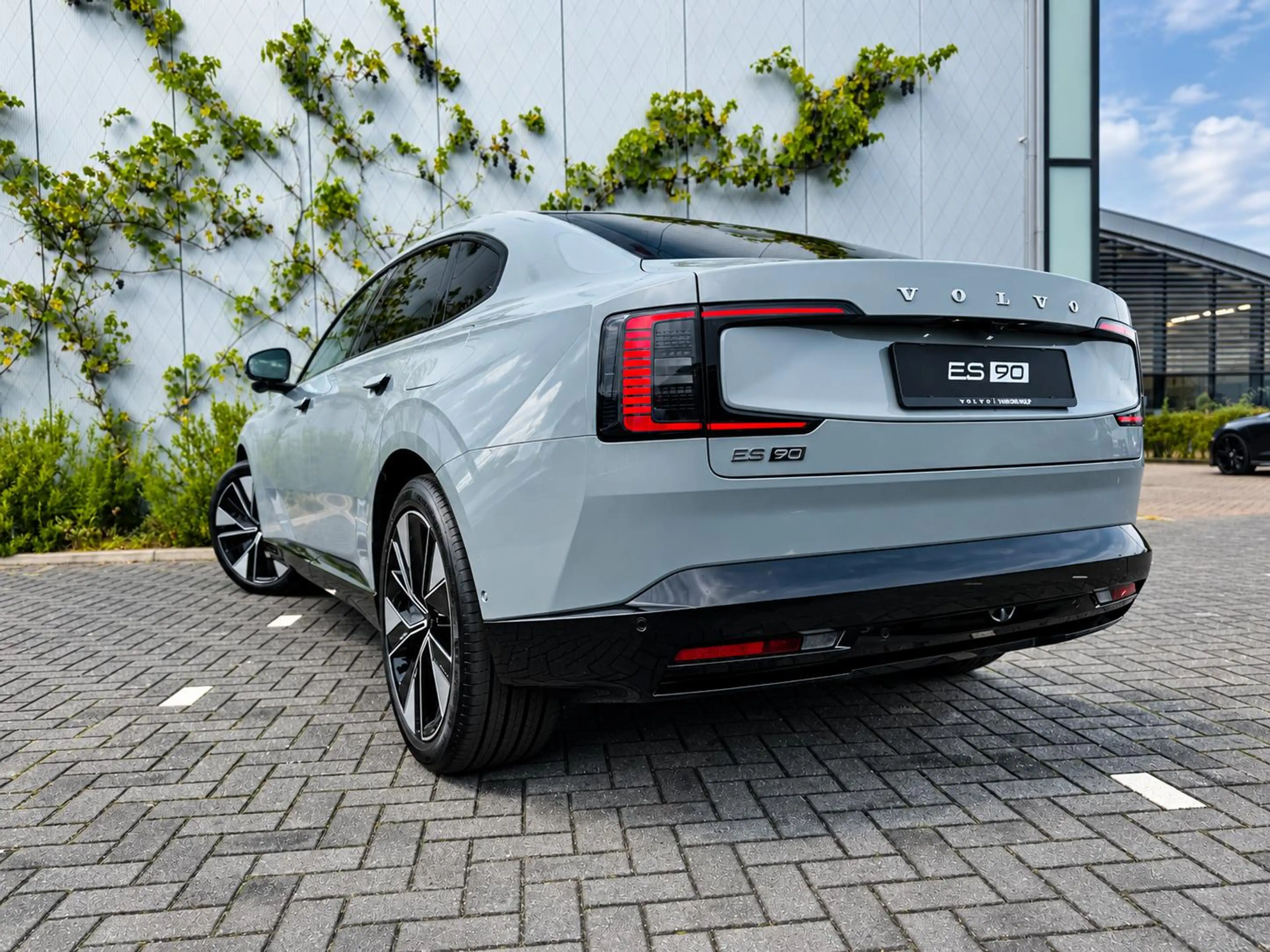 Volvo ES90 Single Motor Extended Range Plus Launch Edition 92 — photo 5