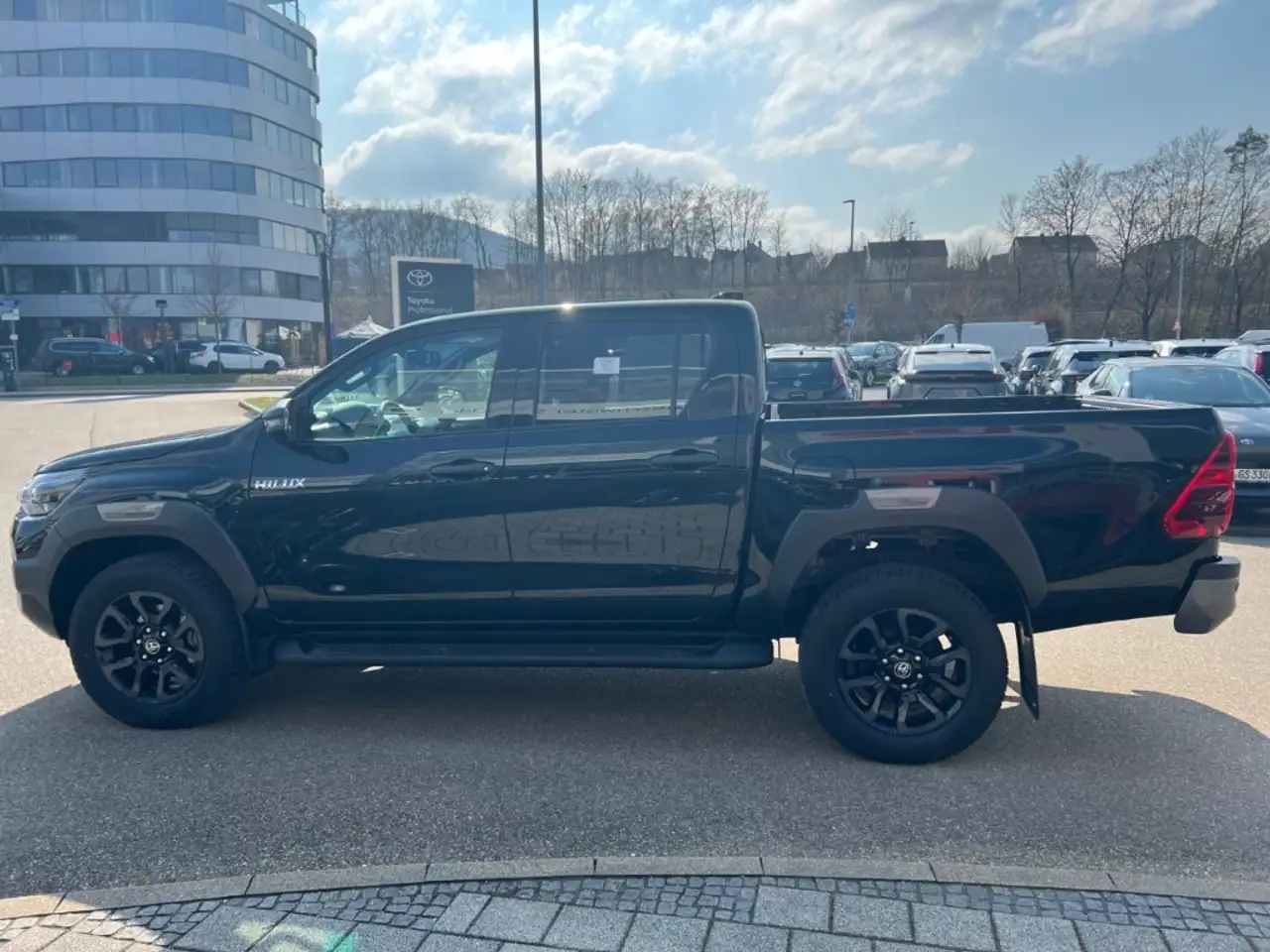 Toyota Hilux Double Cab Invincible 4x4 - On Stock 6