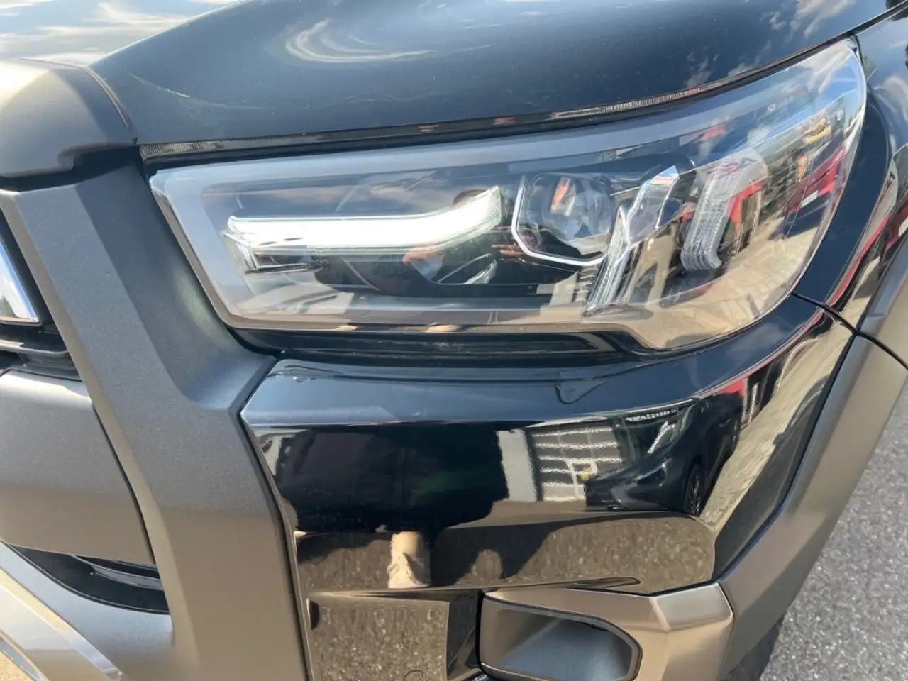 Toyota Hilux Double Cab Invincible 4x4 - On Stock 7