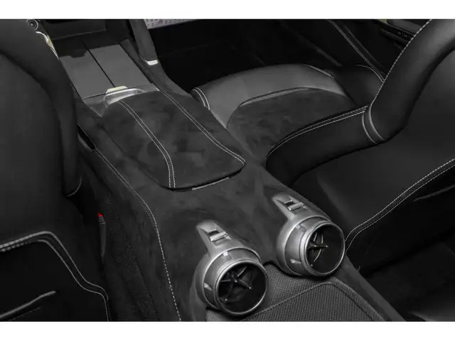 Ferrari GTC4 Lusso V8 - NERO DAYTONA