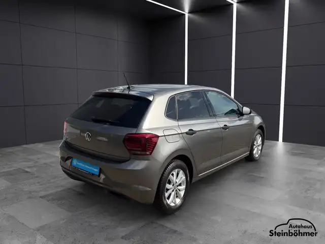 Volkswagen Polo view 8