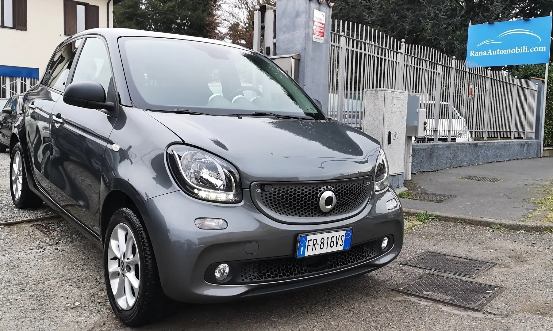 smart forFour 1.0 Passion con ZERO ANTICIPO Gris - 2