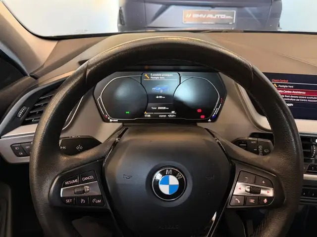 BMW 1 Series view 10