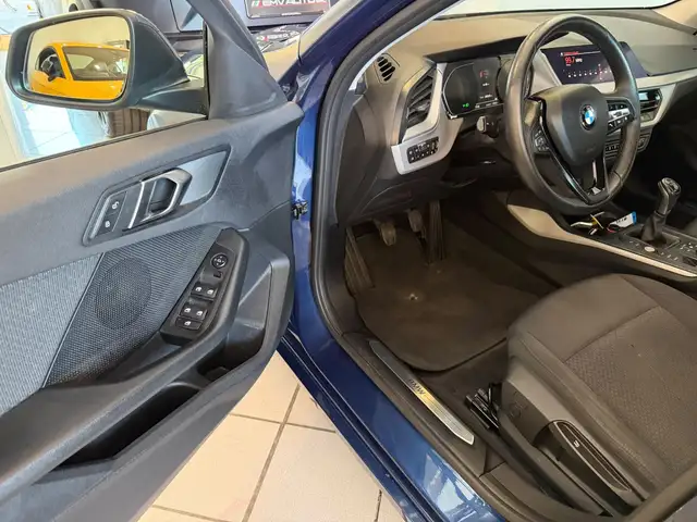 BMW 1 Series view 8