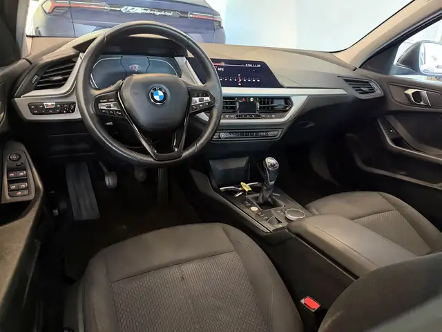 BMW 1 Series view 9