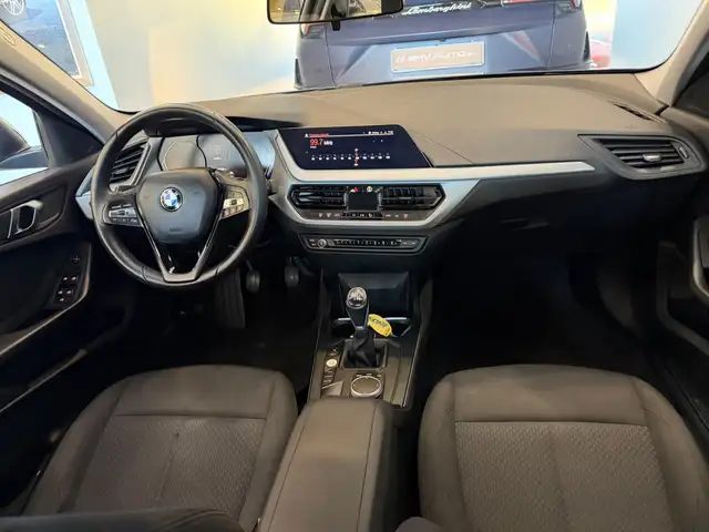 BMW 1 Series view 5