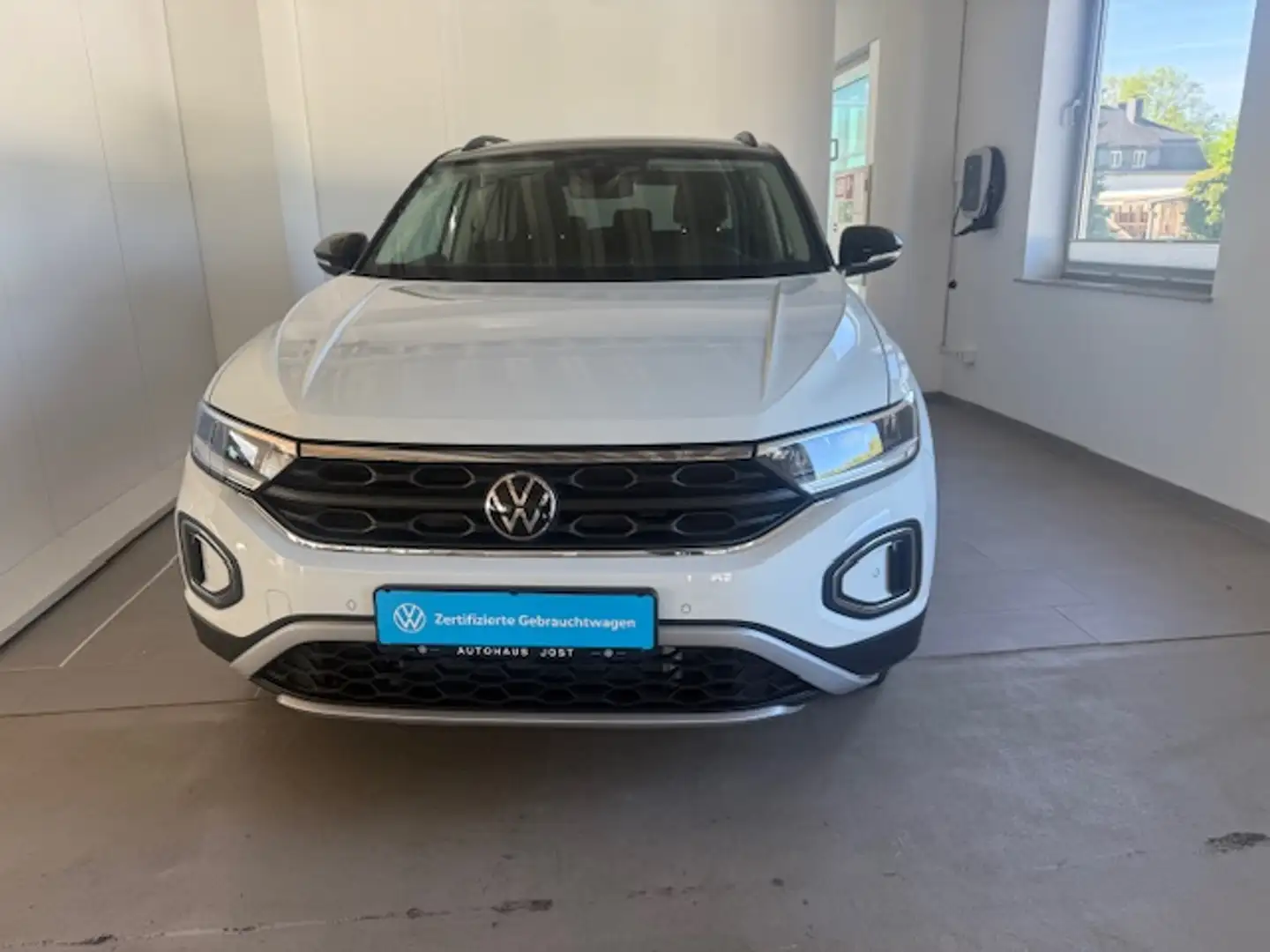Volkswagen T-Roc MOVE 1.5 TSI DSG Navi AHK Kamera ACC Dig.Cockpit LED Weiß - 2