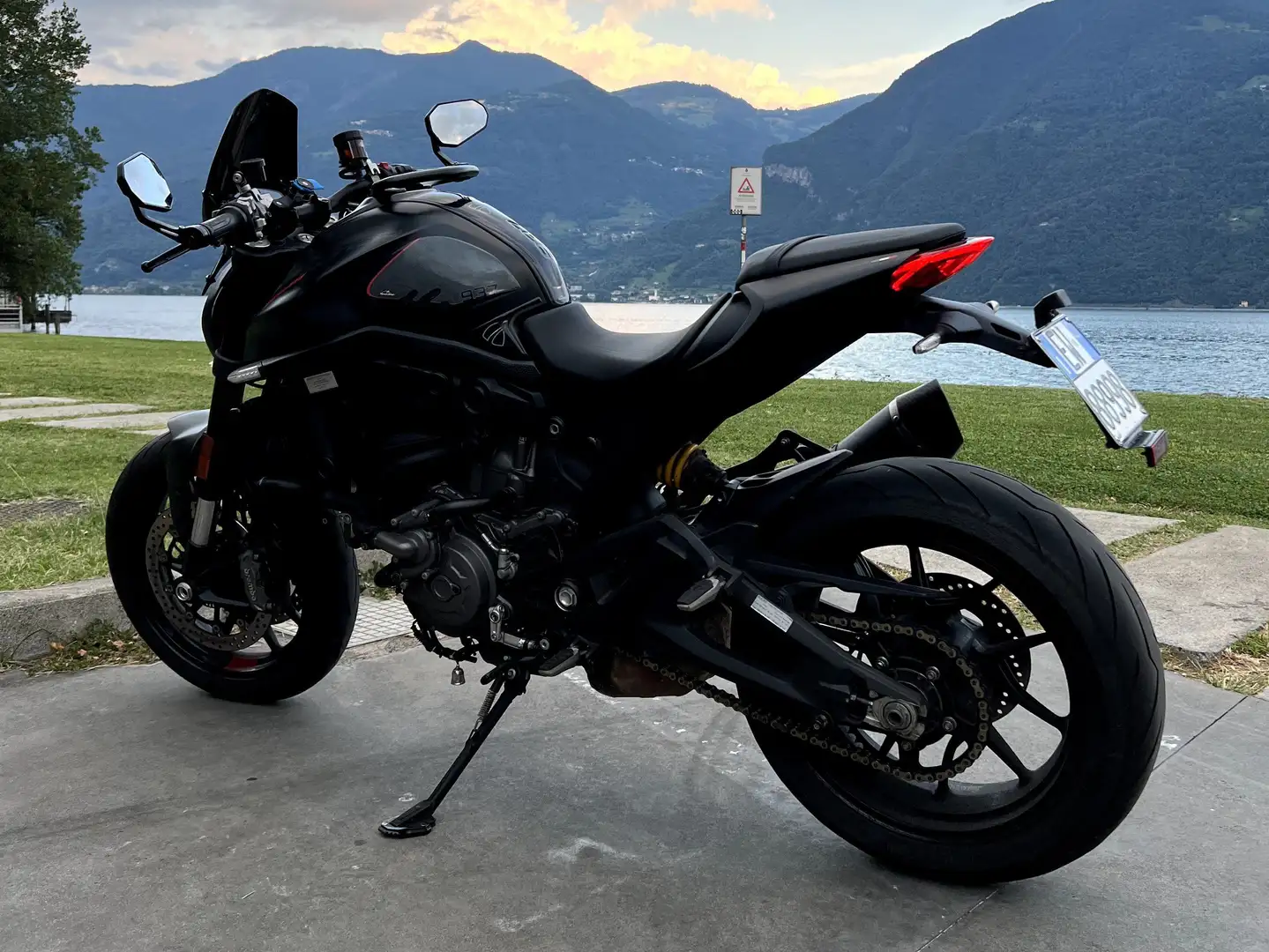 Ducati Monster 937 Plus Nero - 2