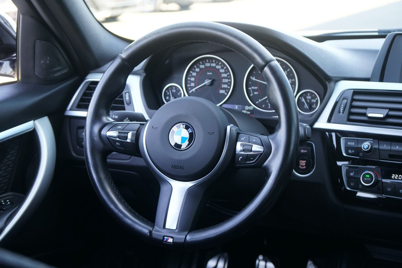 BMW 318 i Touring M Sport *Matrix*Harman-Kardon* — photo 11