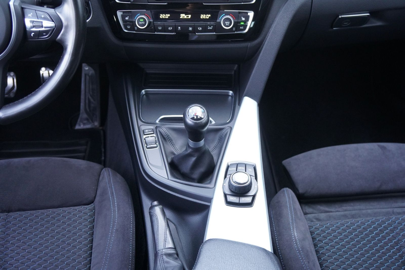 BMW 318 i Touring M Sport *Matrix*Harman-Kardon* — photo 15