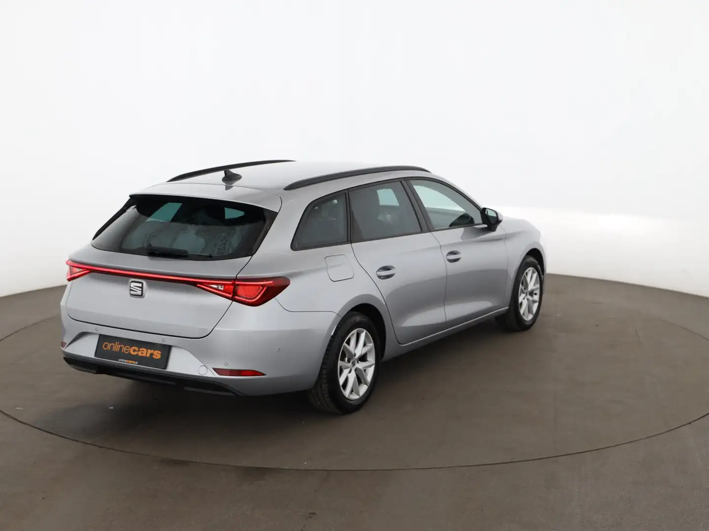 SEAT Leon Sportstourer 2.0 TDI Style Aut LED AHK RADAR Silber - 2