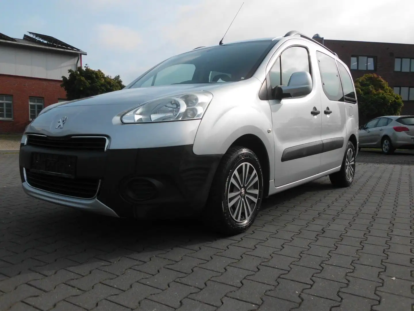 Peugeot Partner Active VTi 120 nur 43000 km! 1.Hd Silber - 1