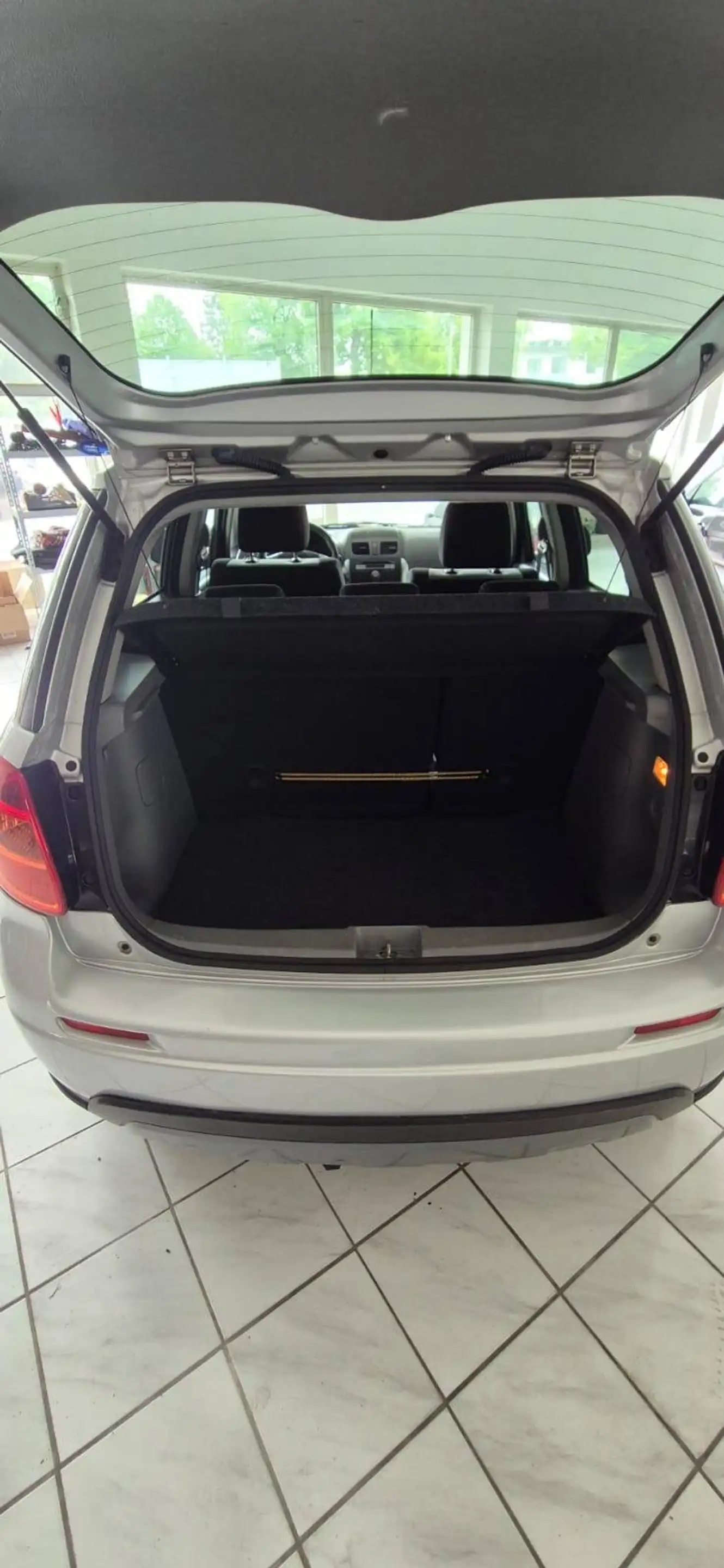 Suzuki SX4 Club — photo 14