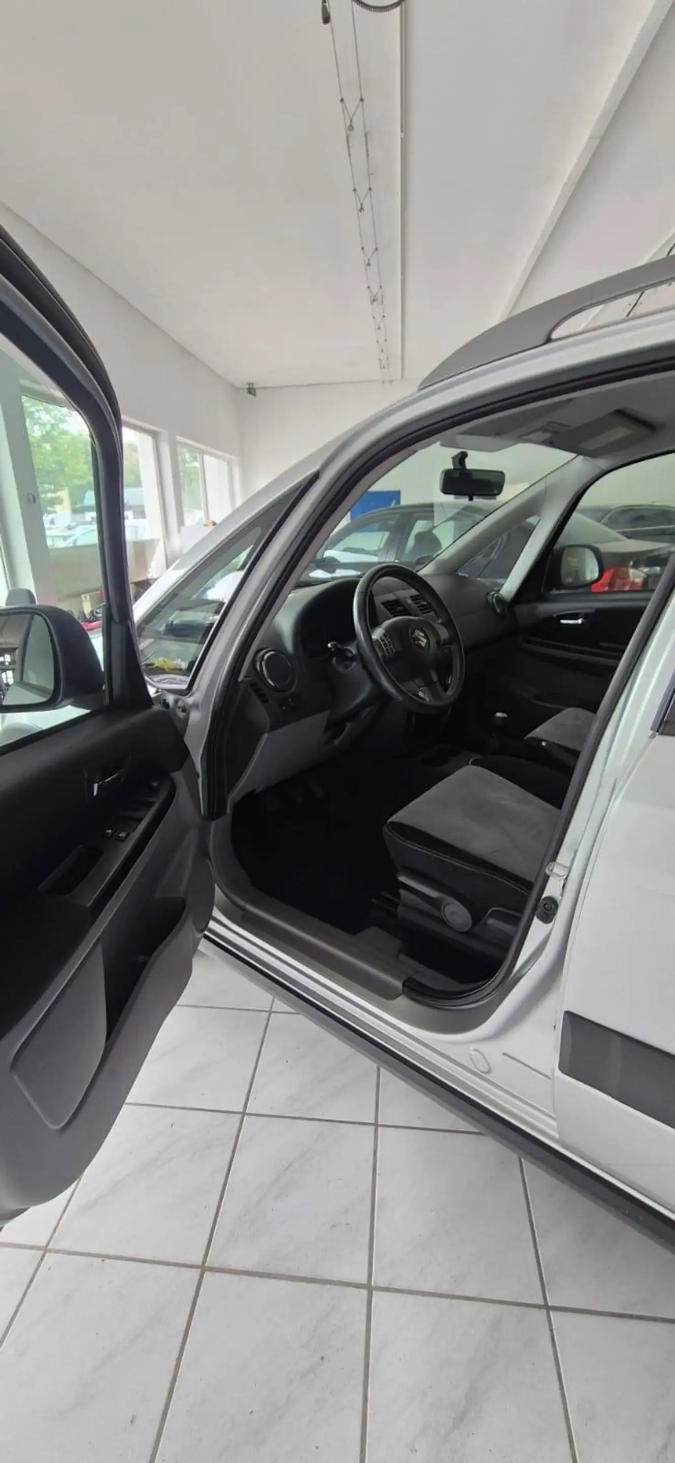 Suzuki SX4 Club — photo 8