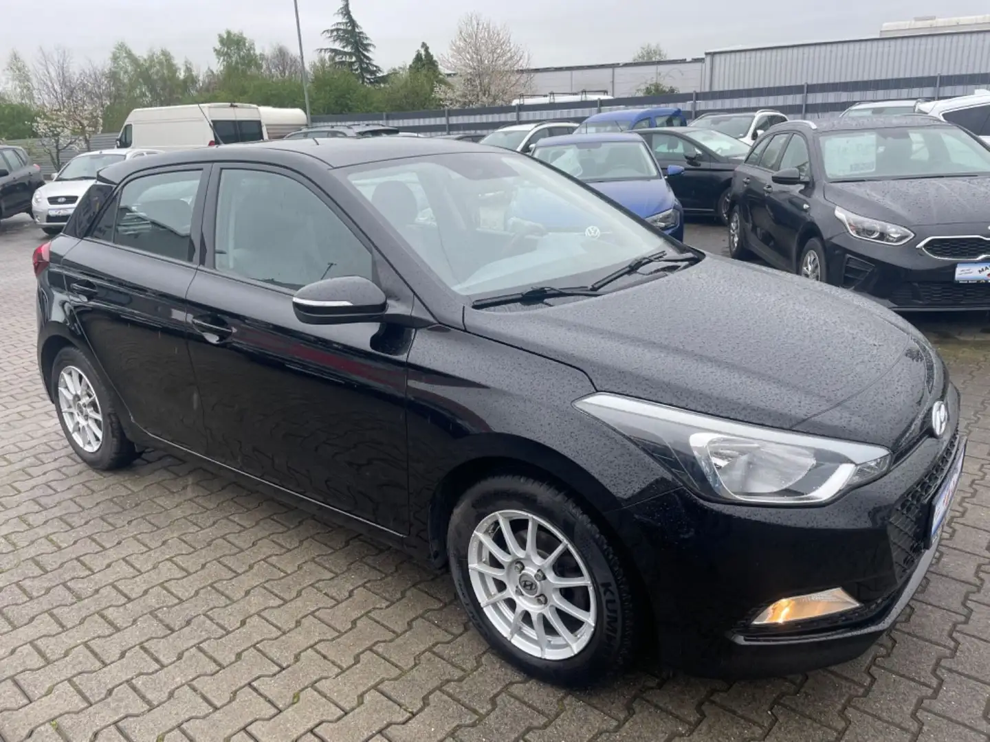 Hyundai i20 Blue Basis Mit LPG Gas Schwarz - 2