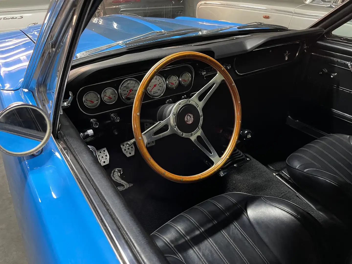 Ford Mustang fastback Bleu - 2