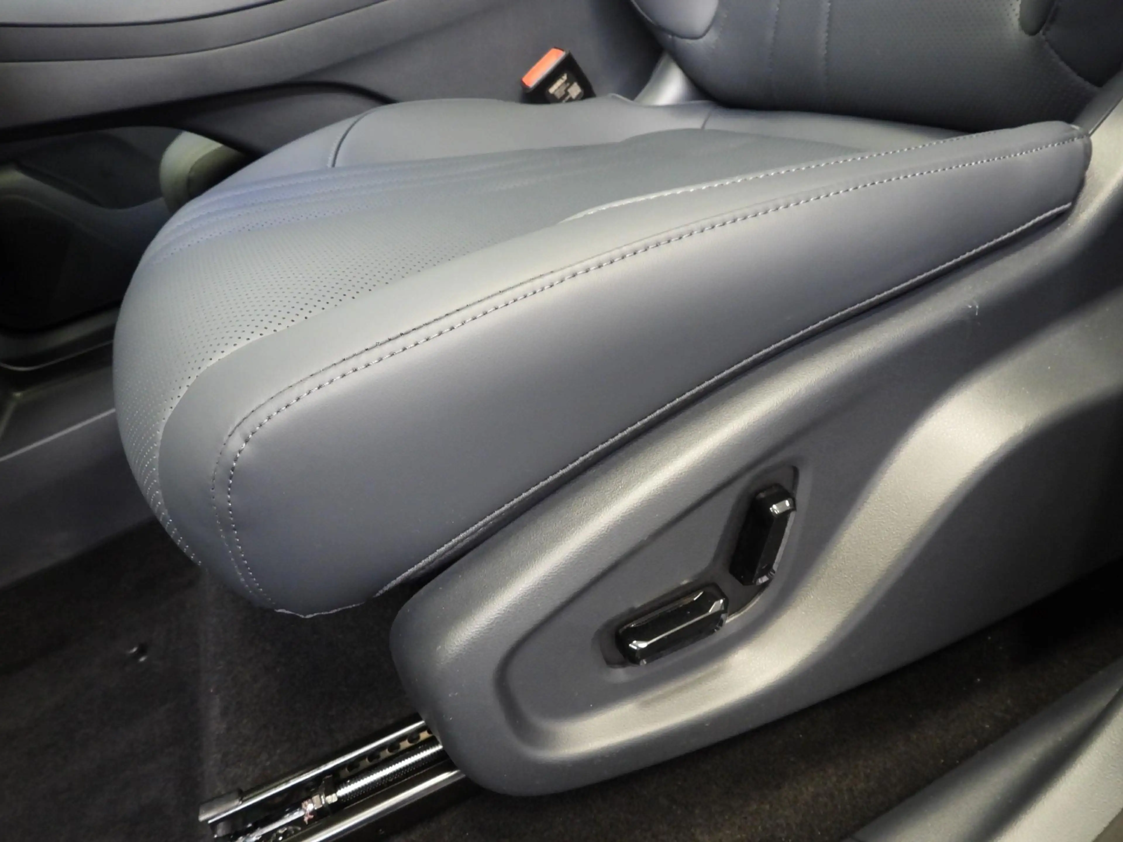 Geely Starray EM-i 1.5 Max+ PHEV 138KM ELEKTRISCH BEREIK/LEER/SCHUIFD — photo 32