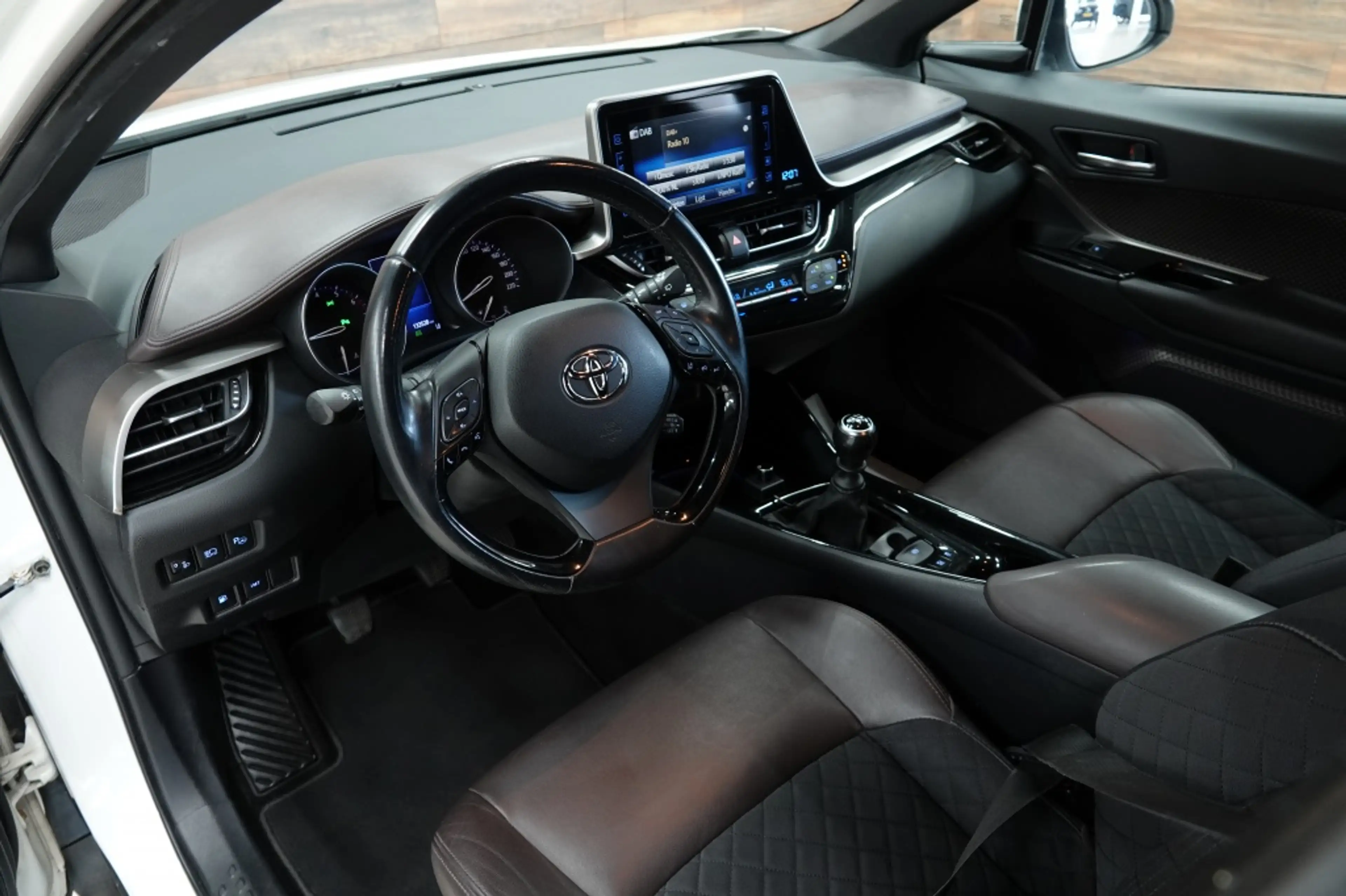 Toyota C-HR 1.2 Executive | CRUISE | CAMERA | STOELVERW. | — photo 2