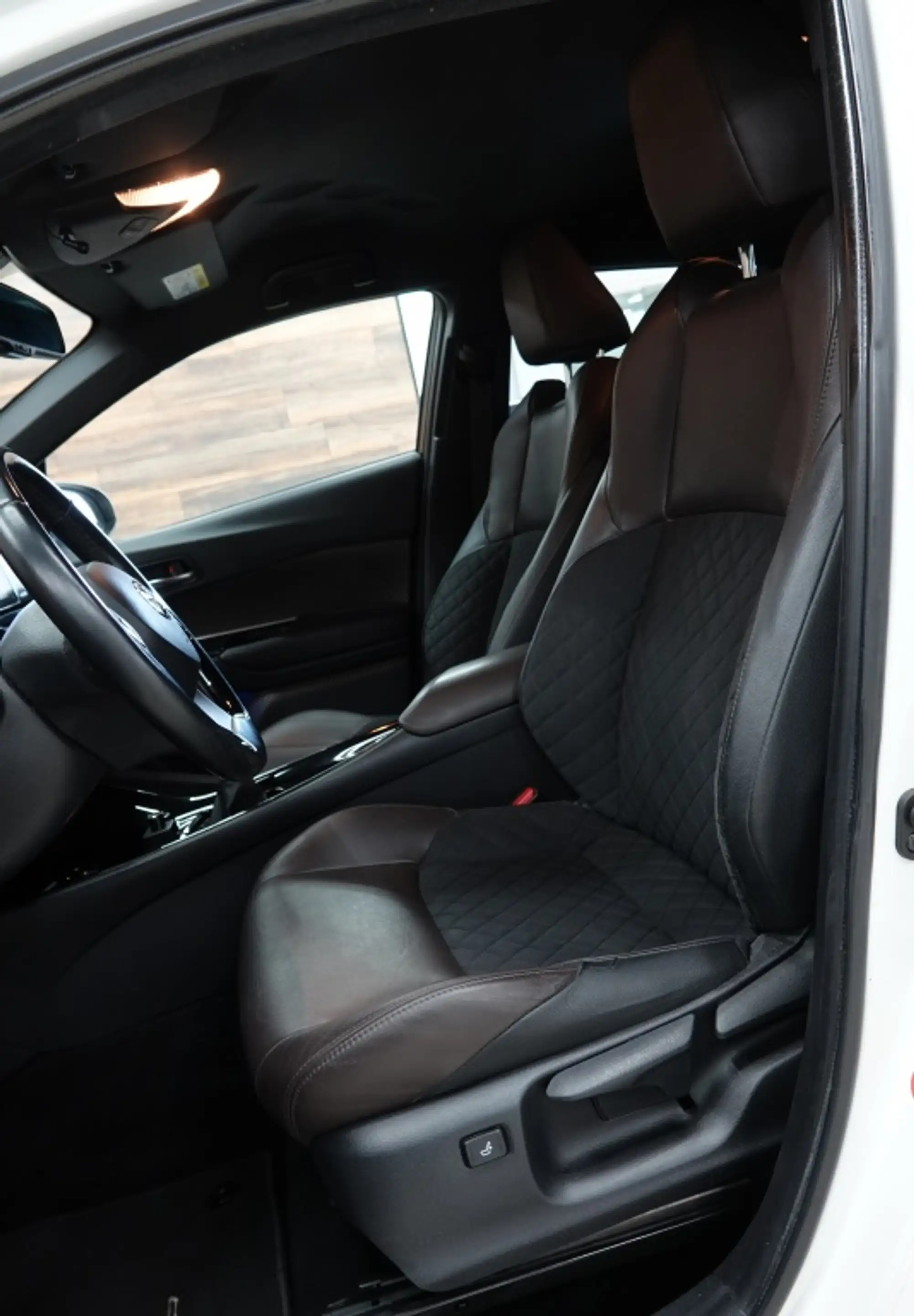 Toyota C-HR 1.2 Executive | CRUISE | CAMERA | STOELVERW. | — photo 12