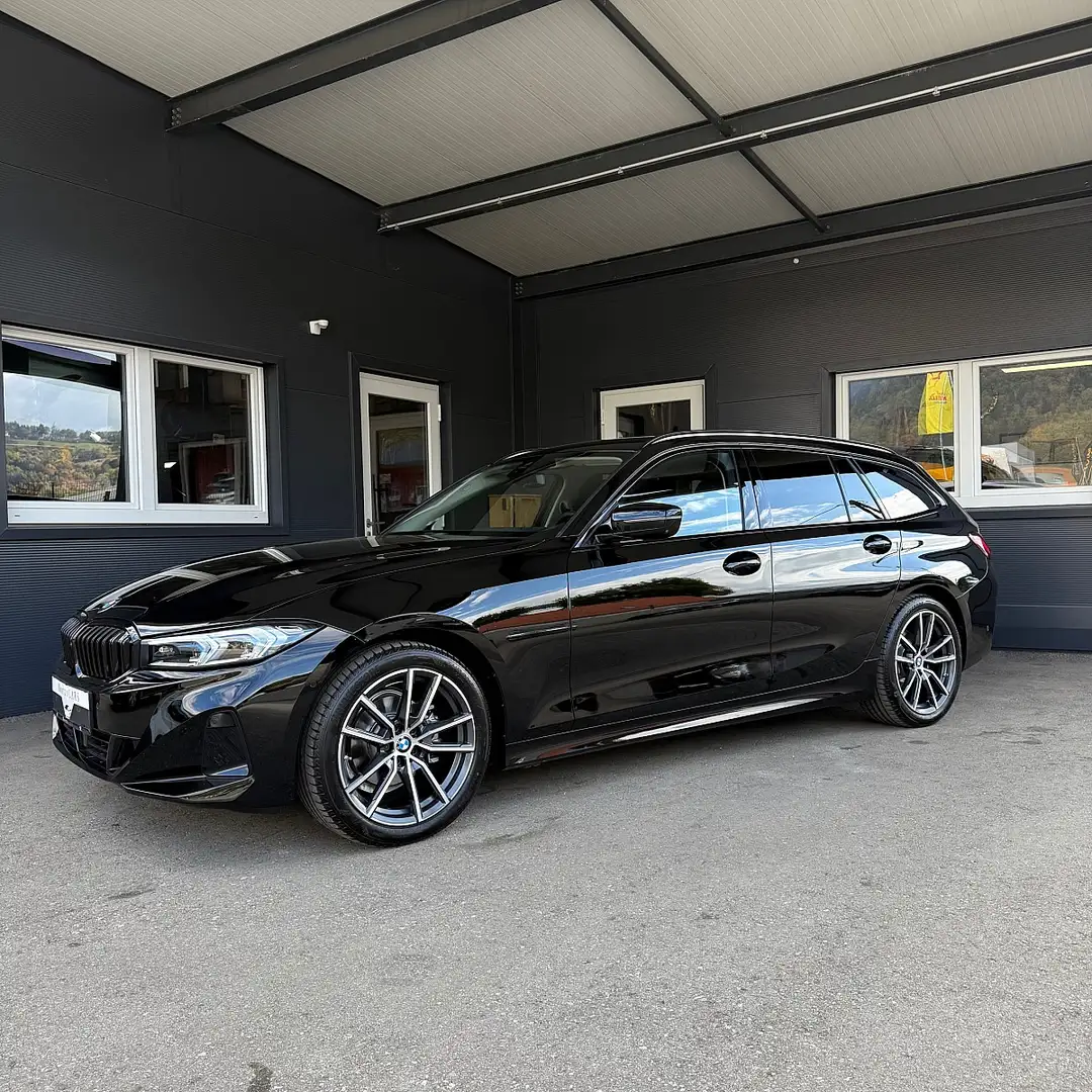 BMW 318 d 48 V Touring Aut. Schwarz - 2