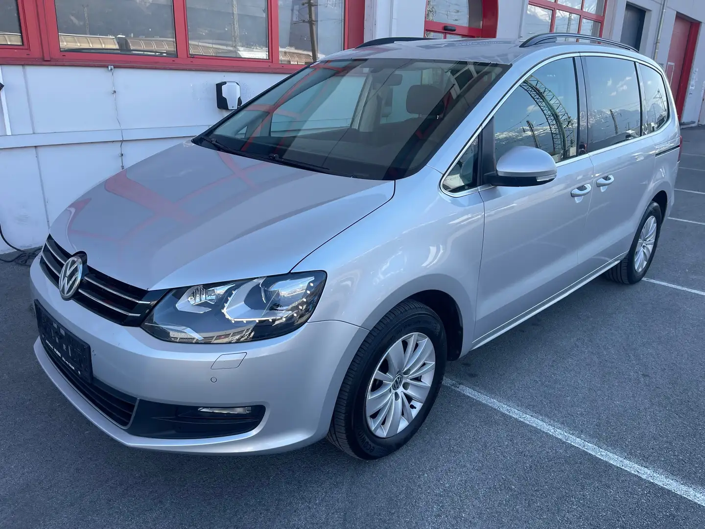 Volkswagen Sharan 7 Sitz Business BMT SCR 2,0 TDI DSG 4Motion Silber - 1
