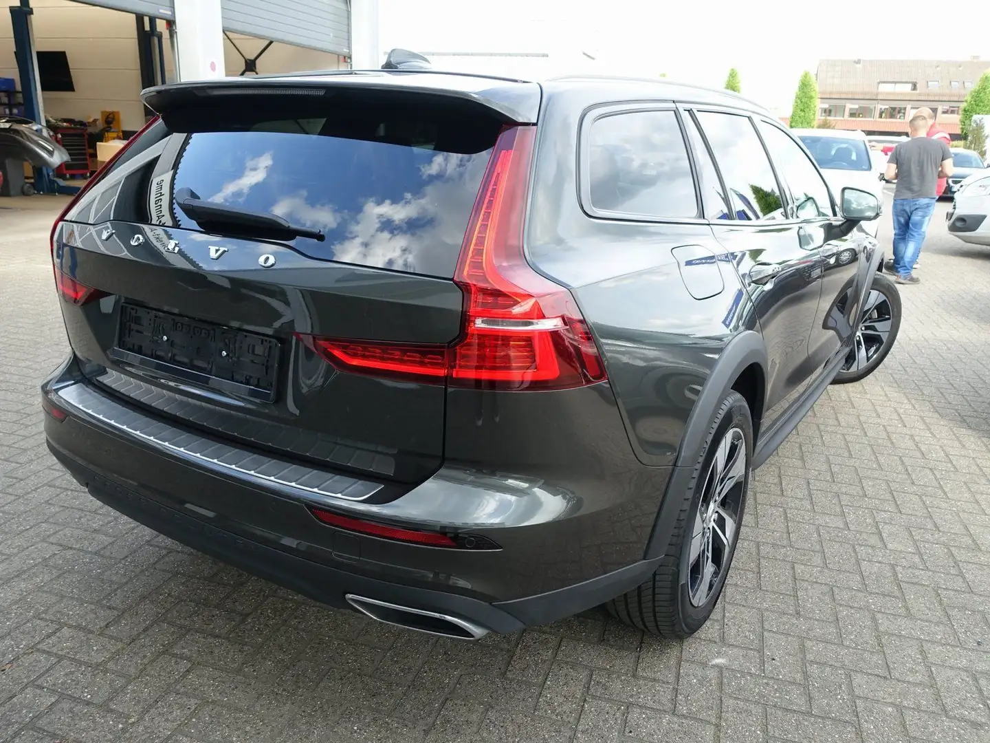 Volvo V60 Cross Country B4 AWD Pro/AHK/Kamera/Memory Szürke - 2