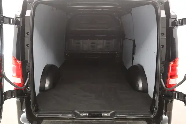 Mercedes-Benz Vito view 3