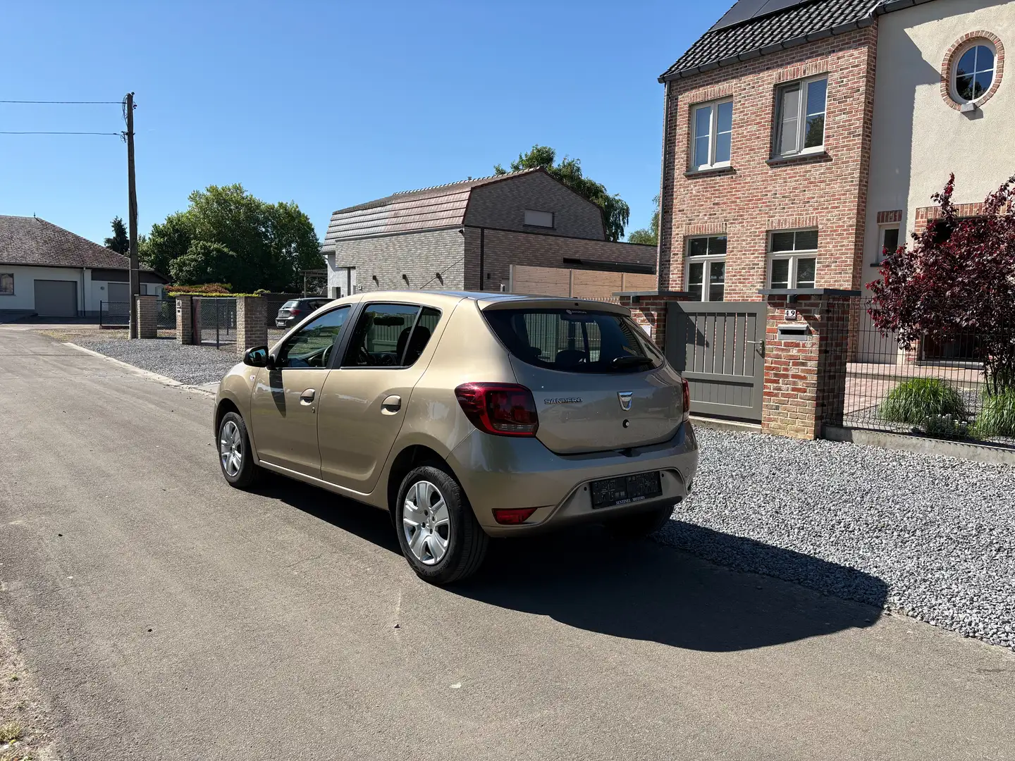 Dacia Sandero 1.0i SCe Access // AIRCO // Prijs vanaf 5990€ Argent - 1