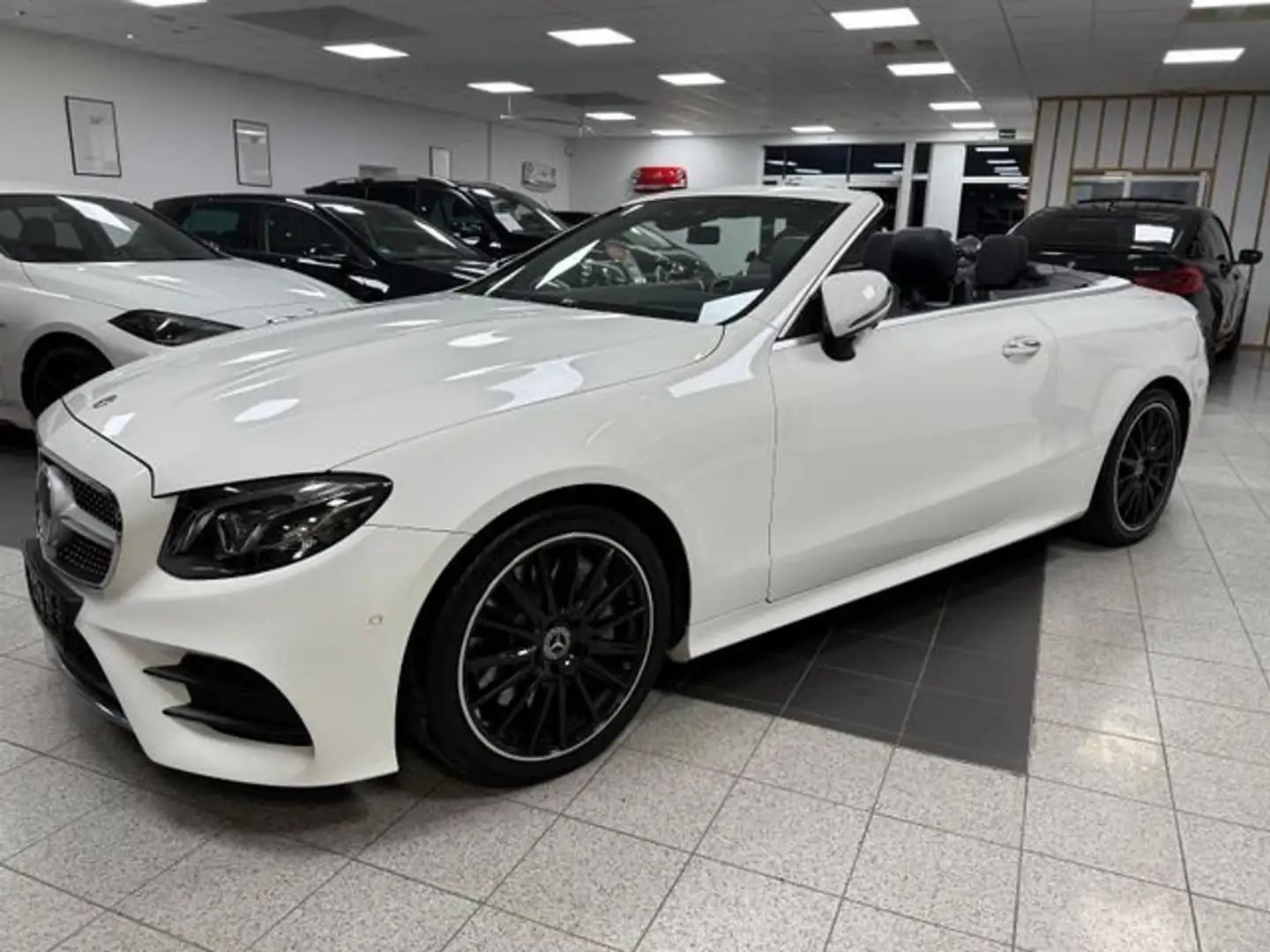 Mercedes-Benz E 300 Mercedes-Benz E300 Cabrio/AMG/HeadUp/LED/360° Blanc - 1