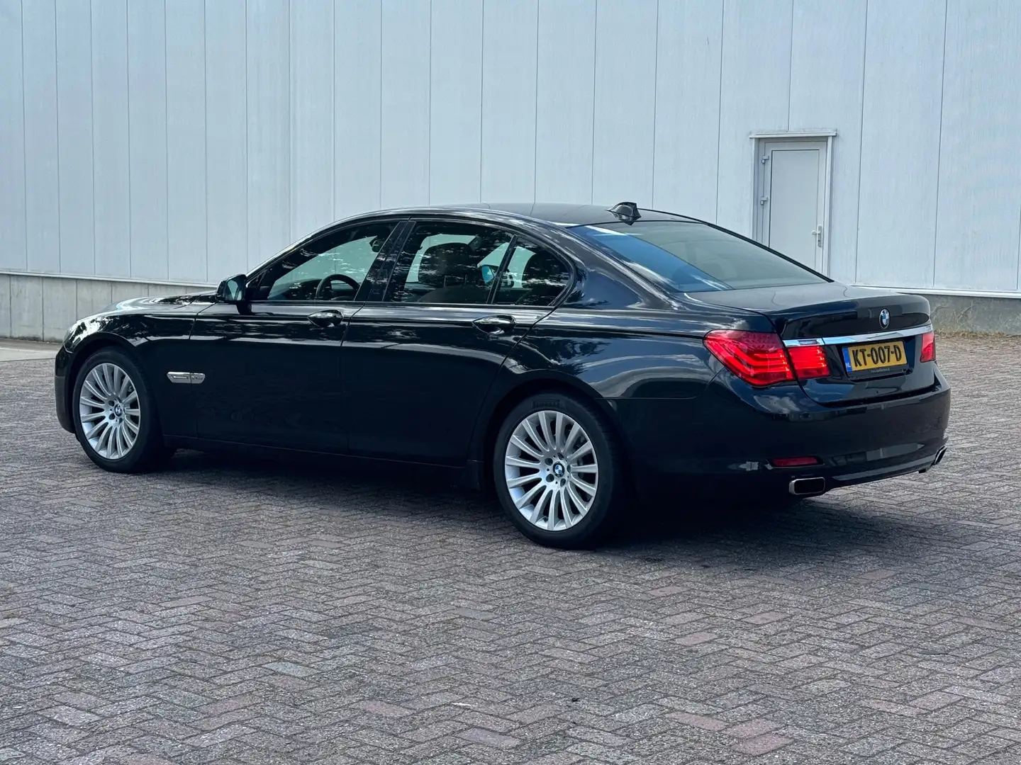 BMW 740 7-serie 740d xDrive High Executive / RIJD ALS NIEU Zwart - 2