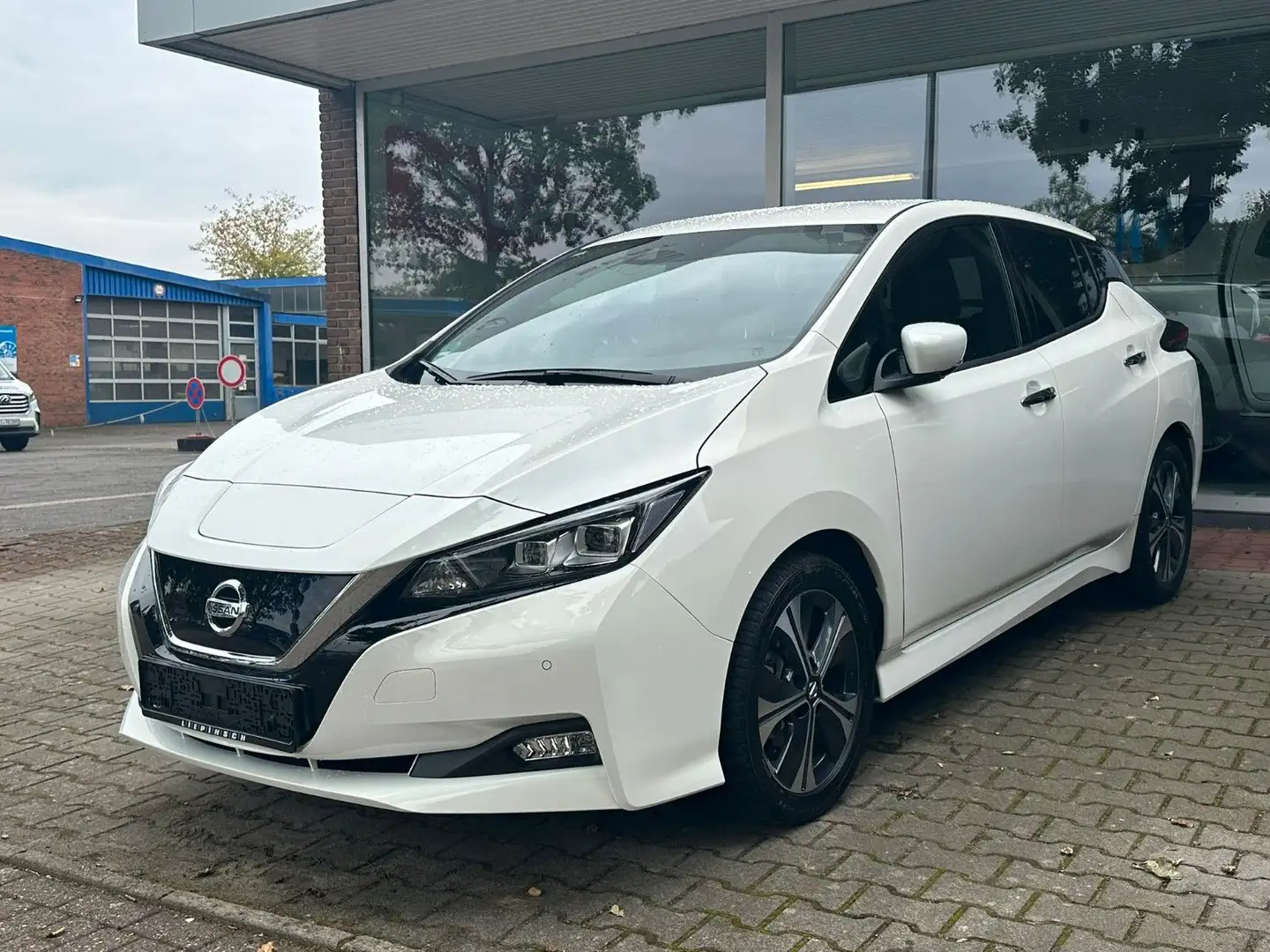 Nissan Leaf 40KW N-Connecta Weiß - 1