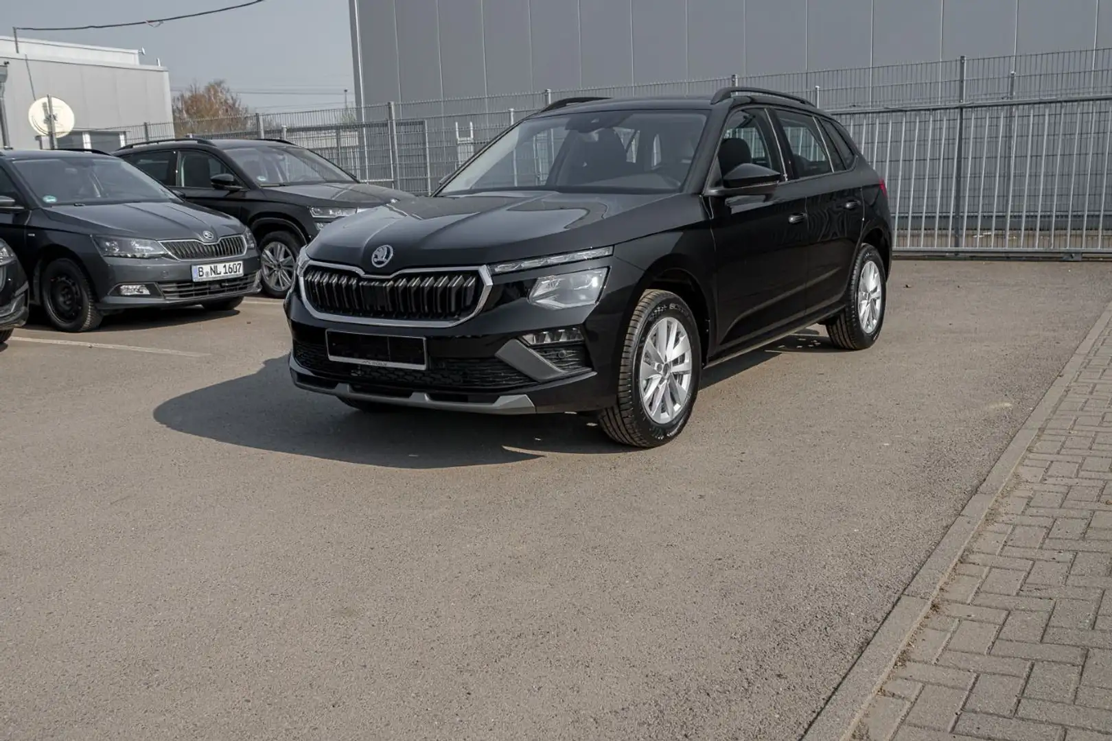 Skoda Kamiq Selection 1,0 TSI 85 kW DSG*PD*LED*CarPlay Schwarz - 1