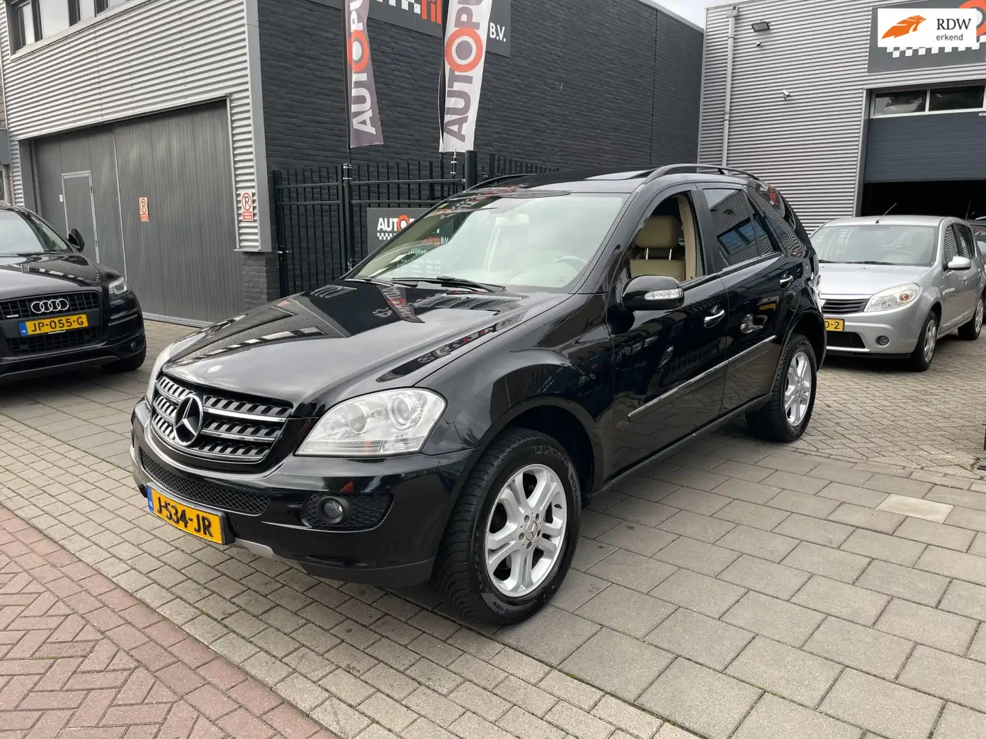 Mercedes-Benz ML 320 M-klasse CDI 7G-Tronic Trekhaak Schuifdak NAP APK Zwart - 1