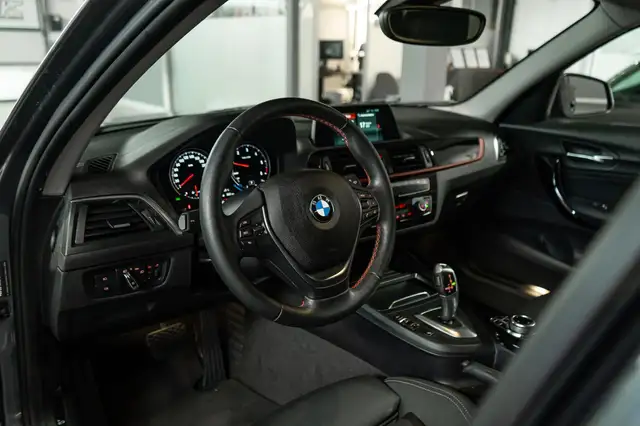 BMW 1 Series view 11