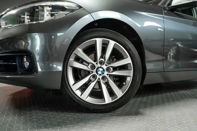 BMW 1 Series view 3