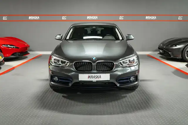 BMW 1 Series view 4